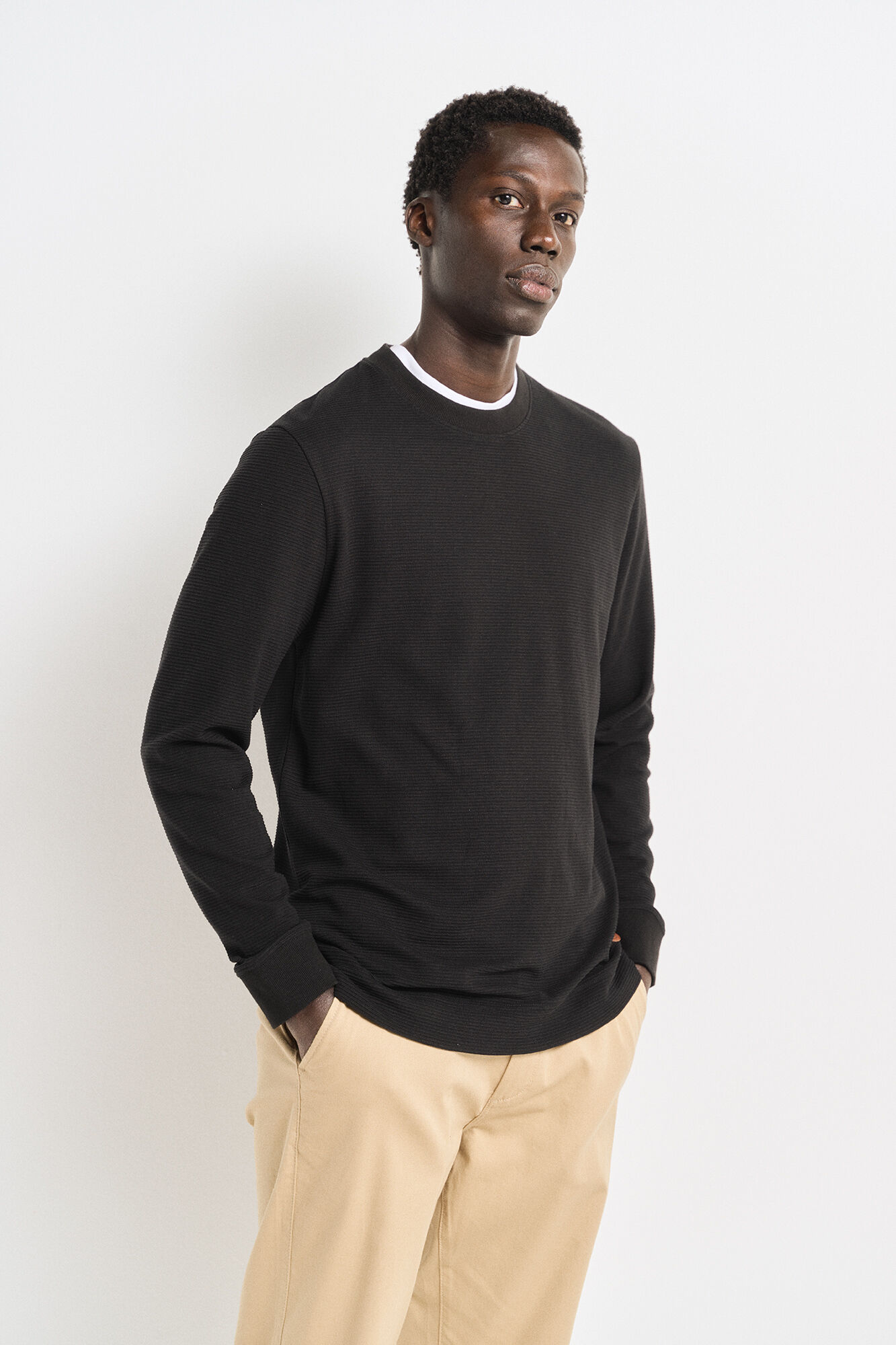 Springfield Playera manga larga atabillada pu&ntilde;os negro