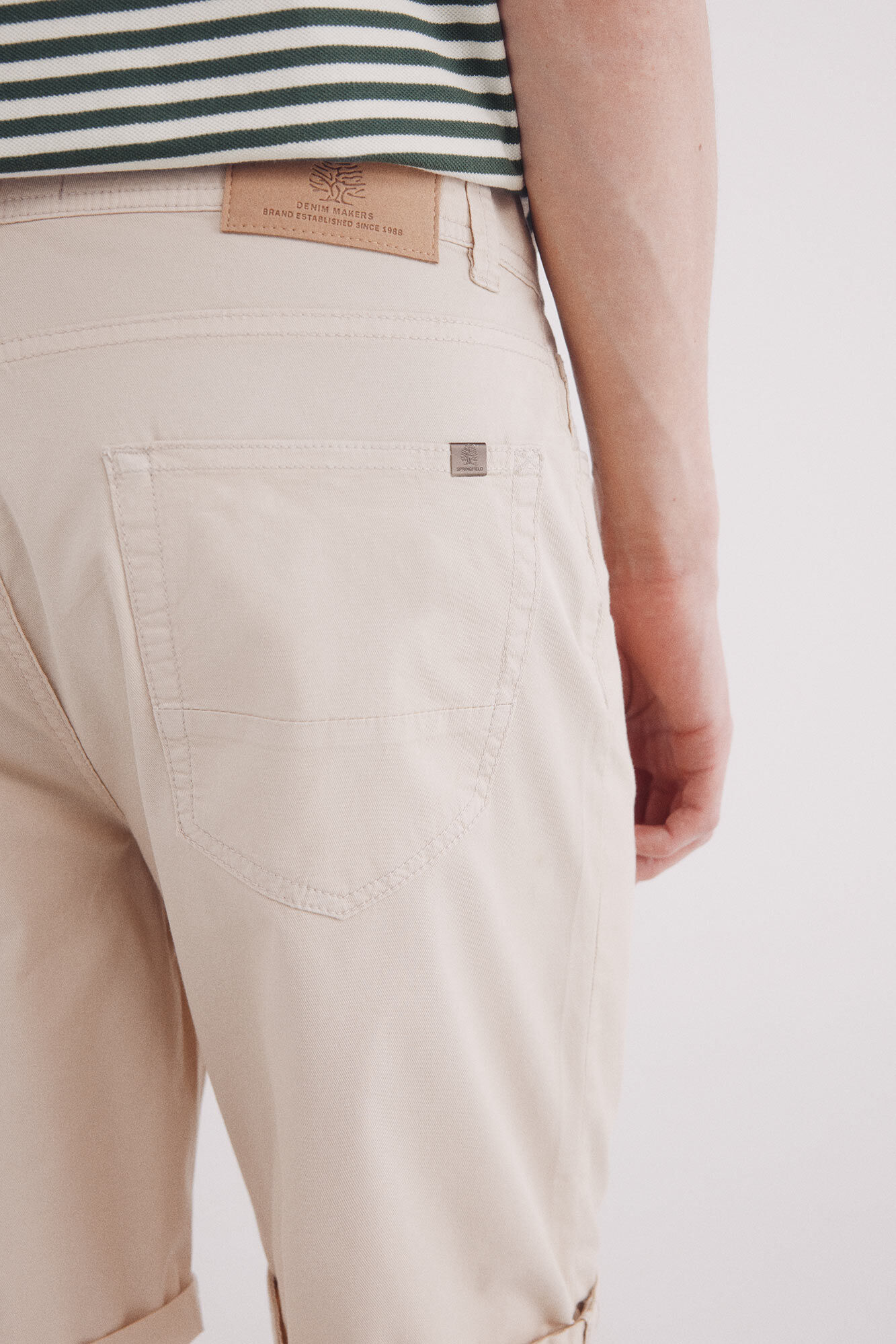 Springfield Bermuda color ligera lavada slim fit beige