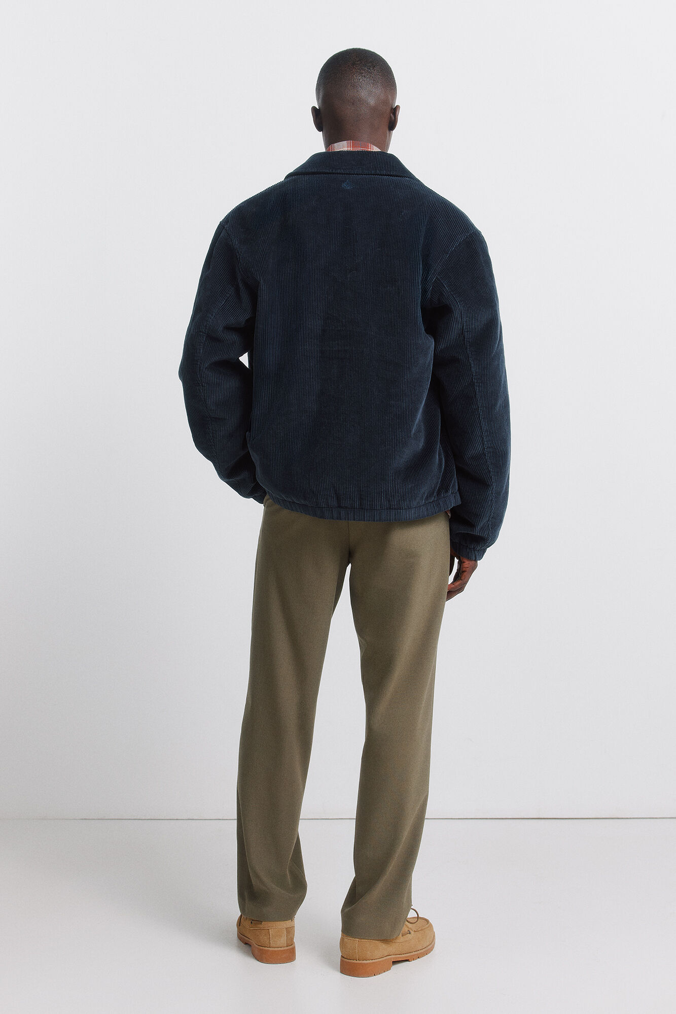 Springfield Pantal&oacute;n c&oacute;modo plisado de corte relajado kaki