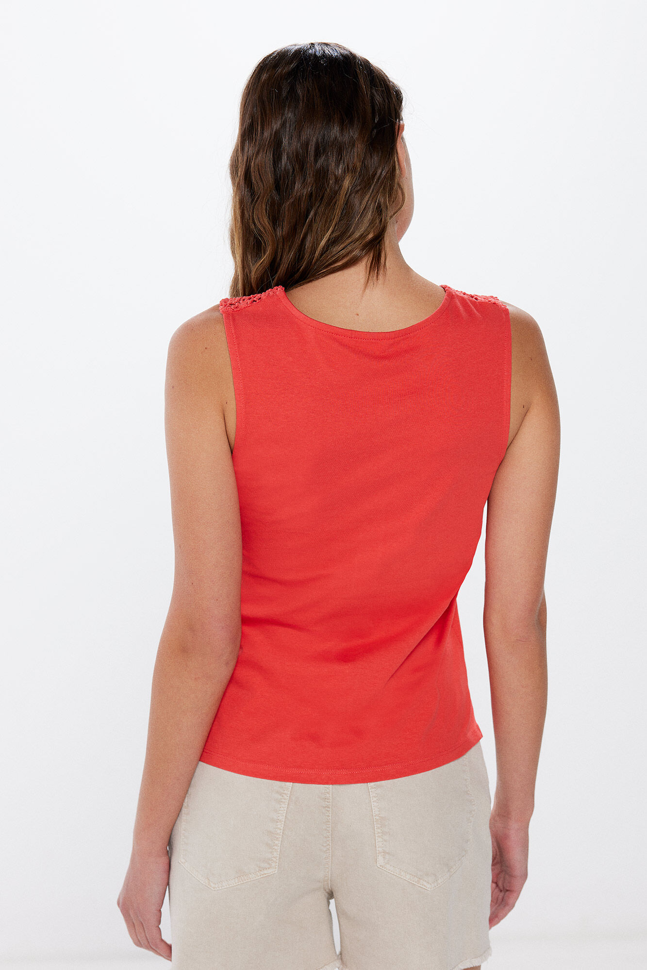 Springfield Playera hombros crochet flores rojo