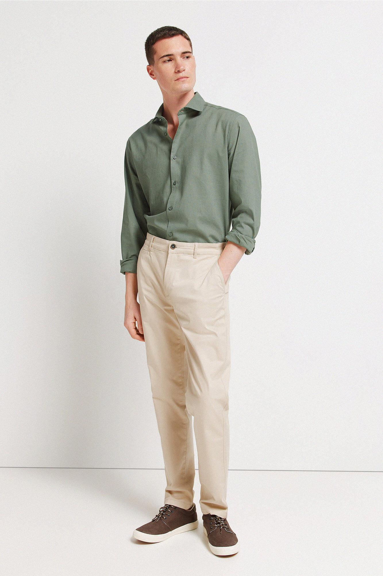 Springfield Pantal&oacute;n chino slim fit de color marfil