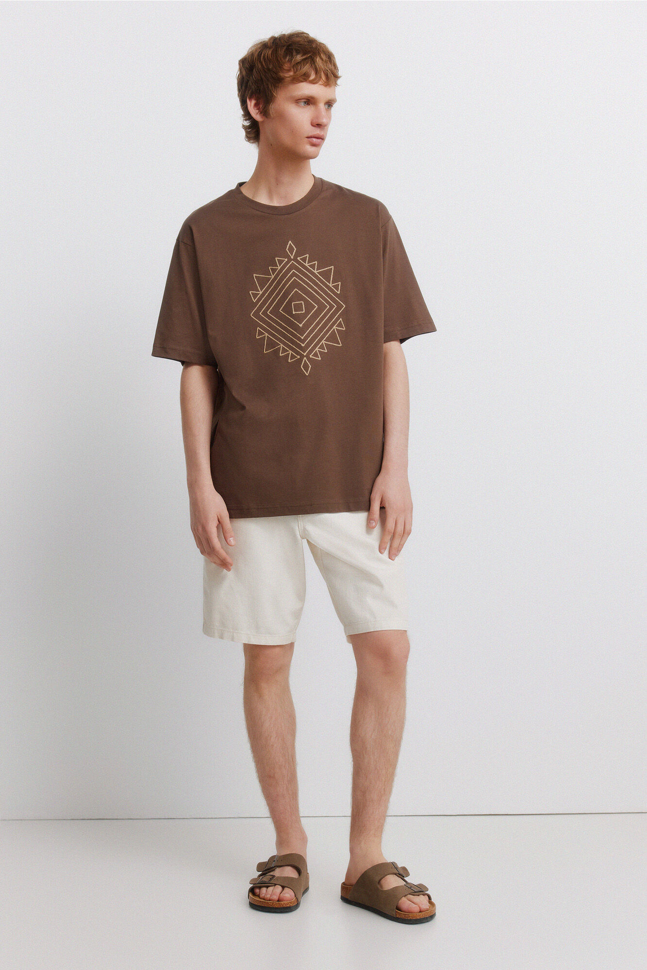 Springfield Playera bordado &eacute;tnico caf&eacute;