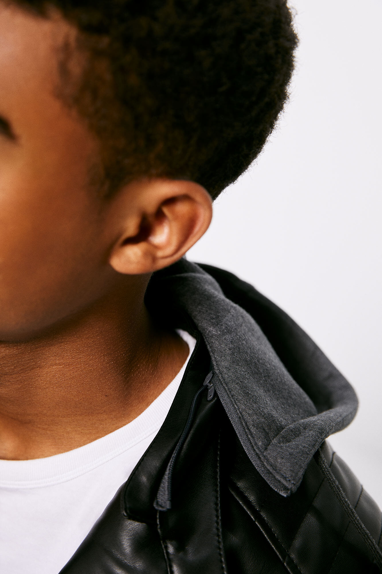 Springfield Cazadora motera efecto piel capucha negro