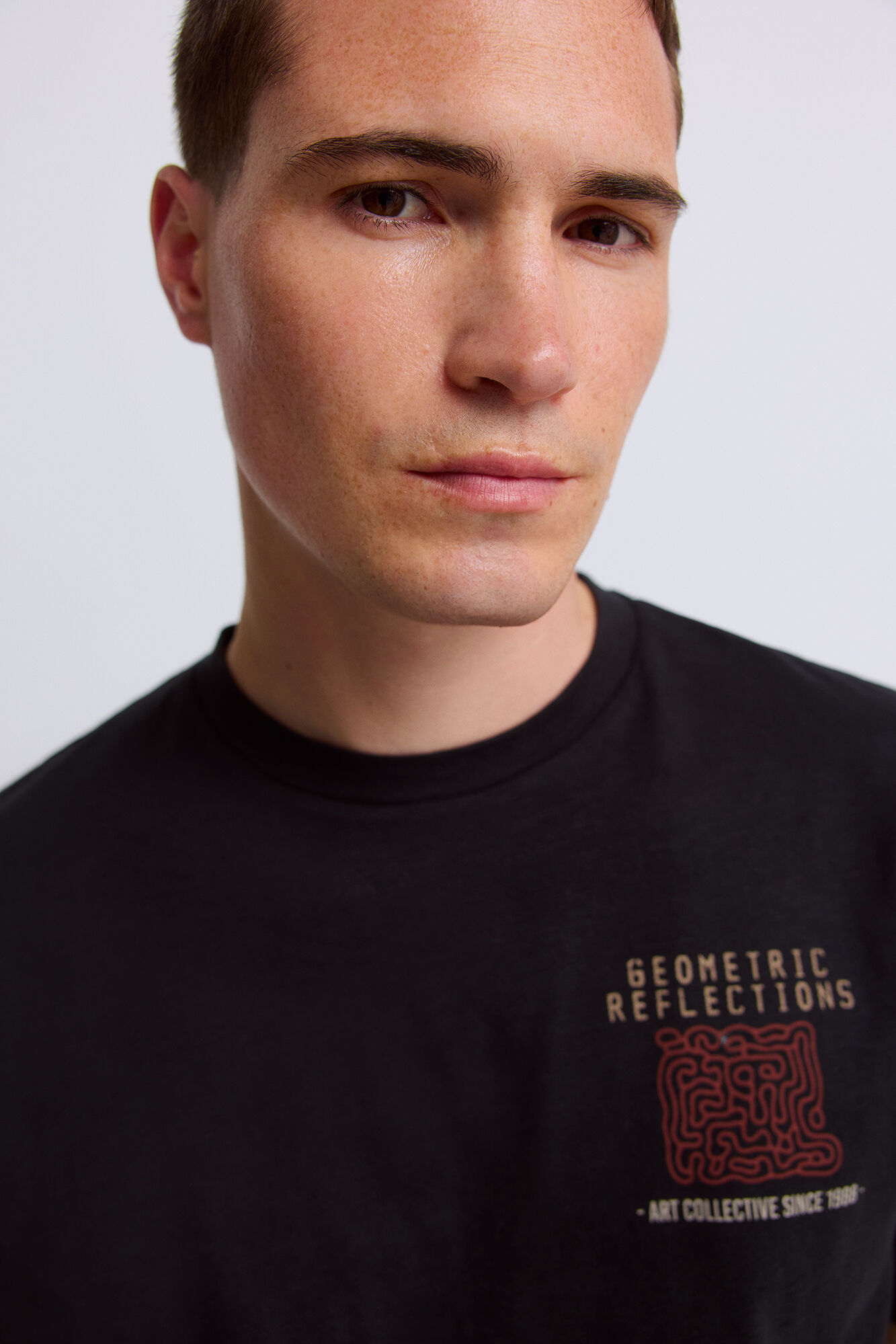 Springfield Playera geom&eacute;trica negro
