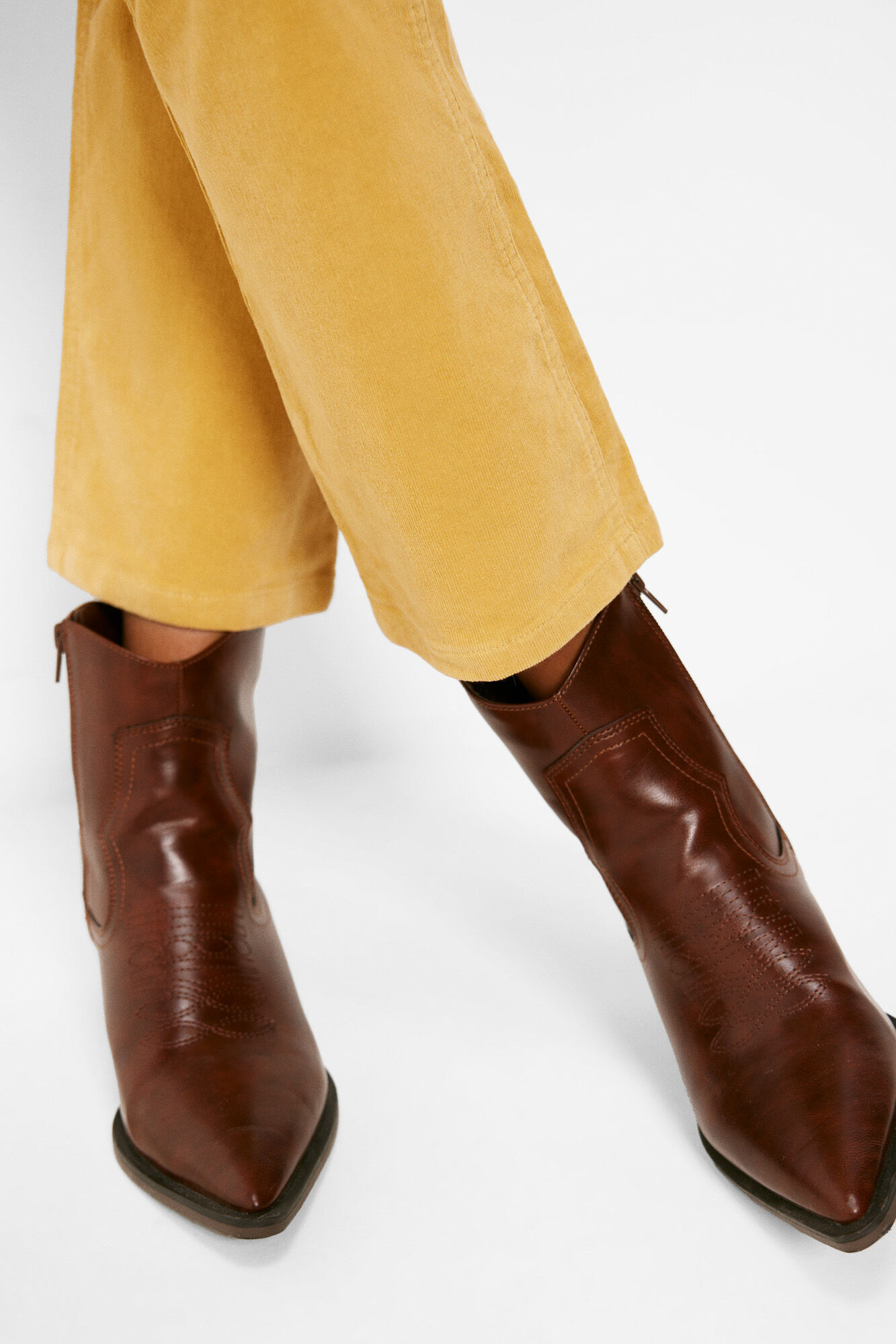Springfield Pantal&oacute;n Pana Kick Flare amarillo