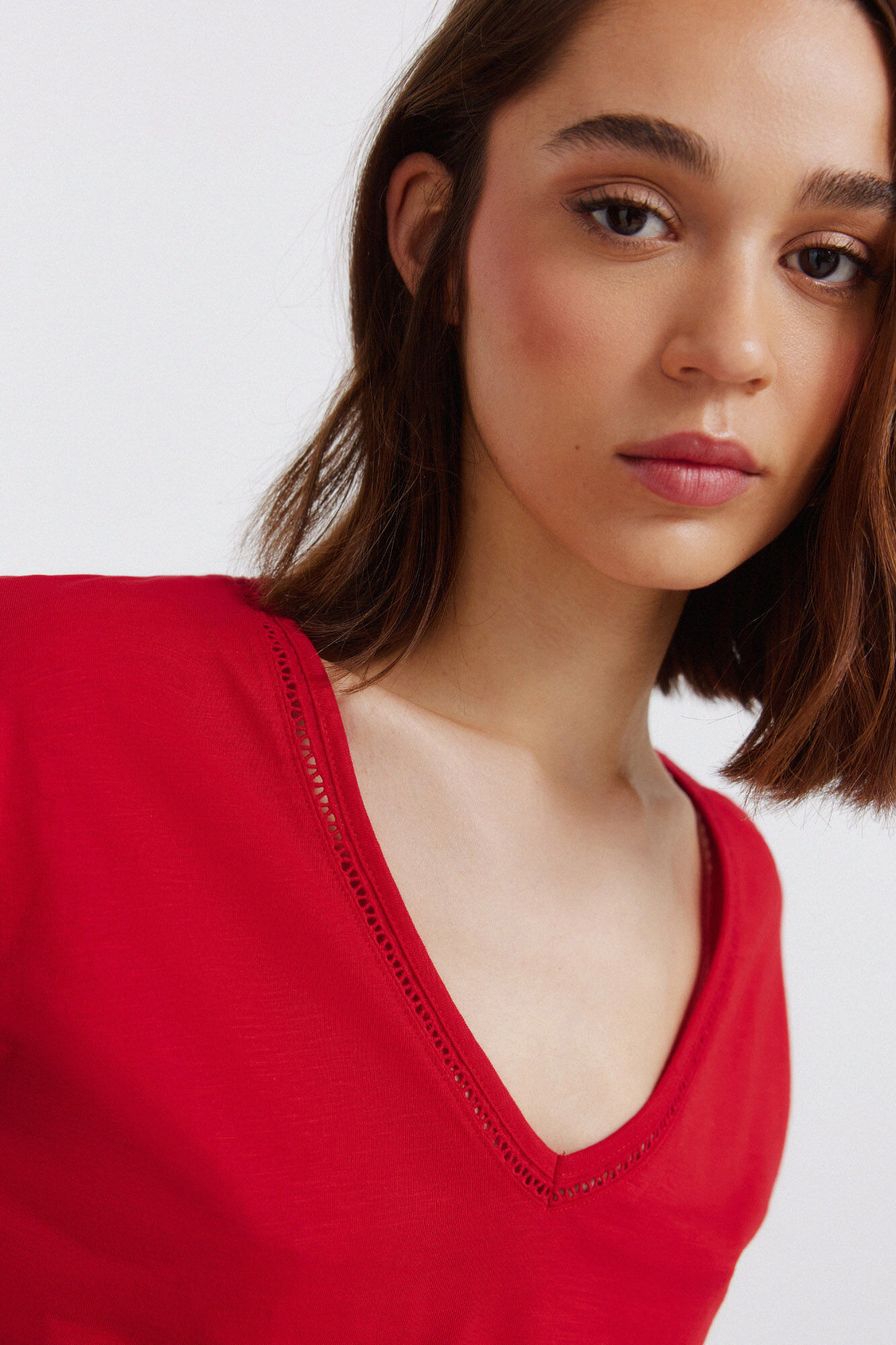 Springfield Playera escote en pico de encaje rojo