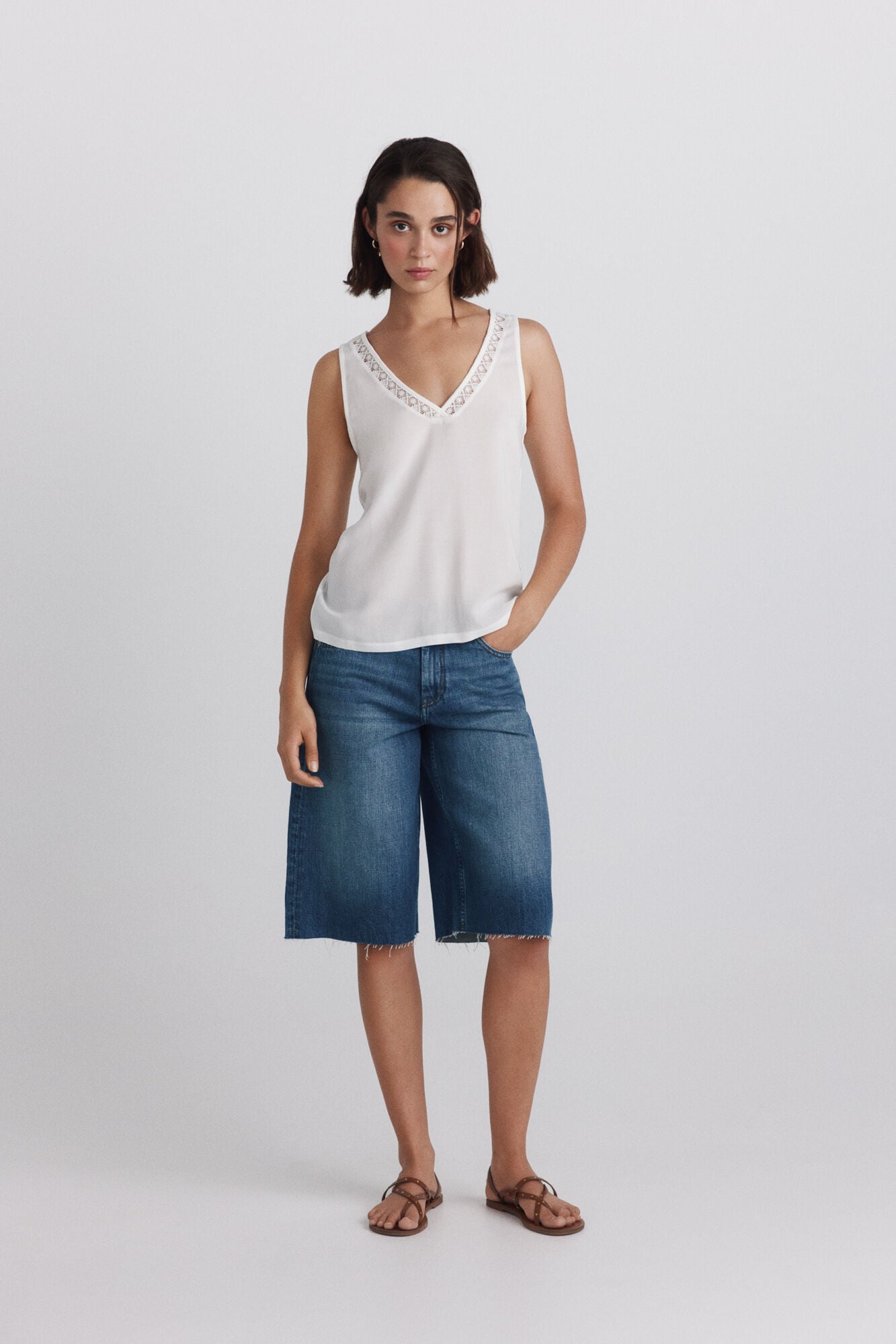 Springfield Playera sin mangas con bordado en el escote blanco