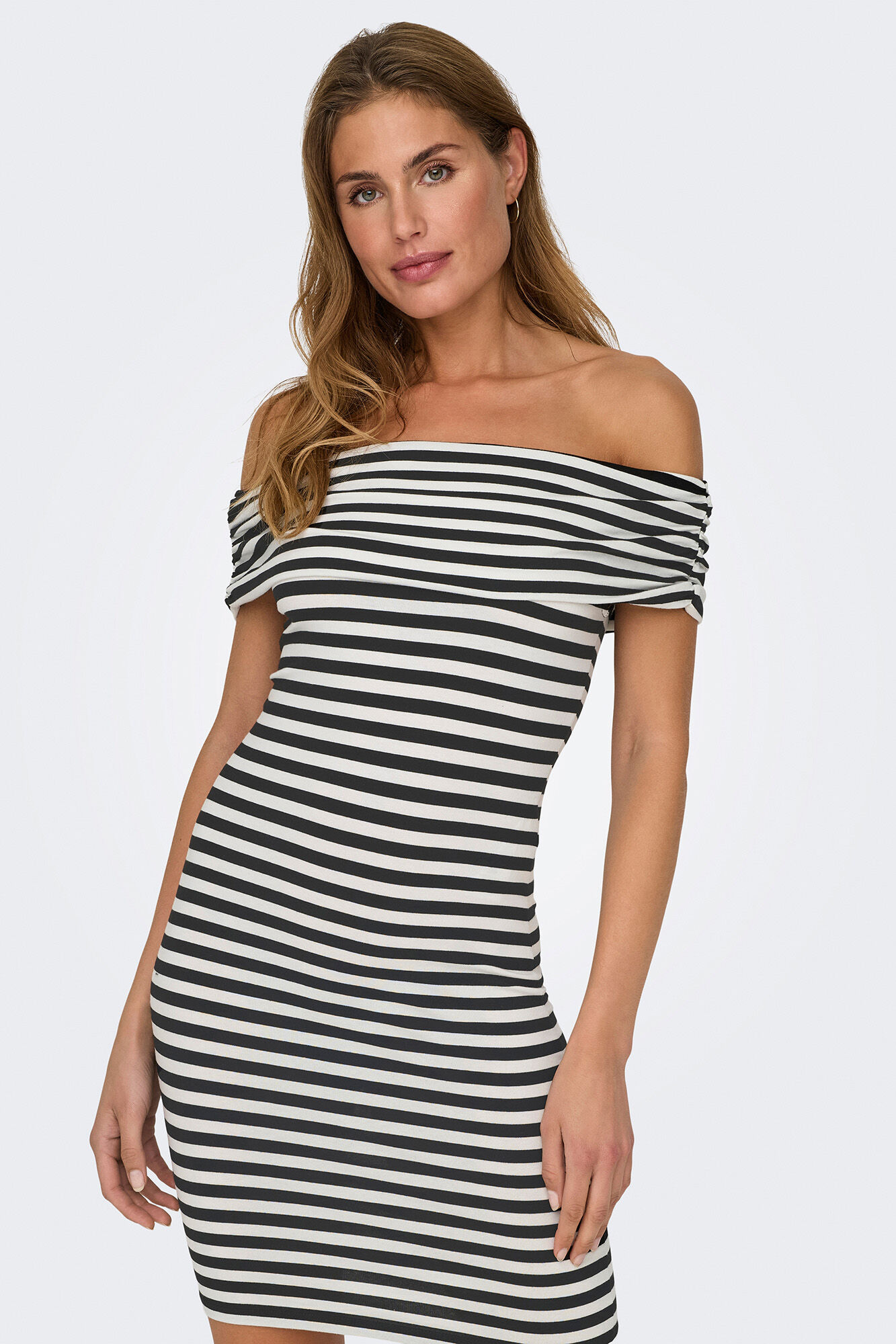 Only Vestido corto hombros descubiertos natural