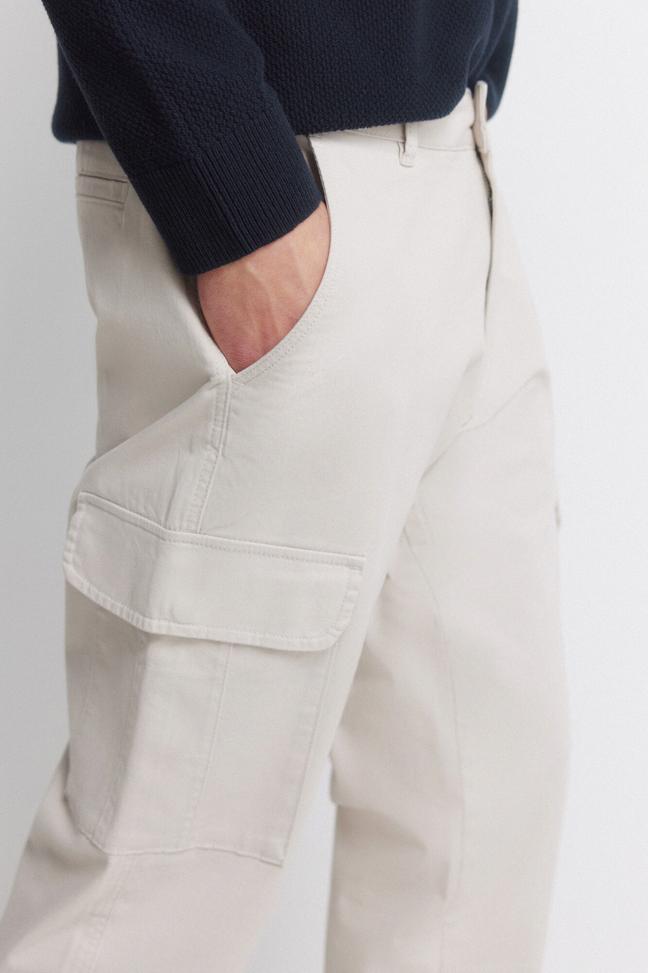 Springfield Pantal&oacute;n cargo c&oacute;modo slim fit blanco