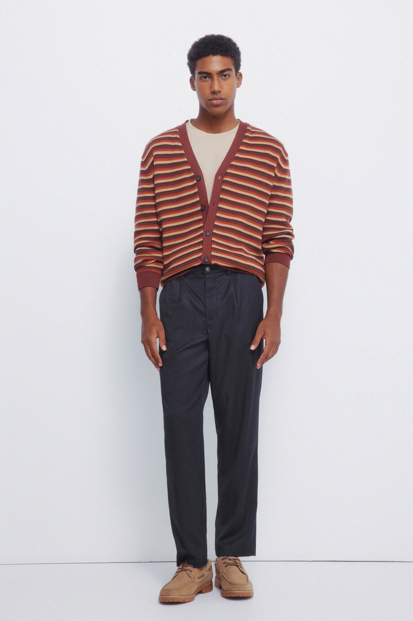 Springfield Pantal&oacute;n recto con pinzas y corte ancho.