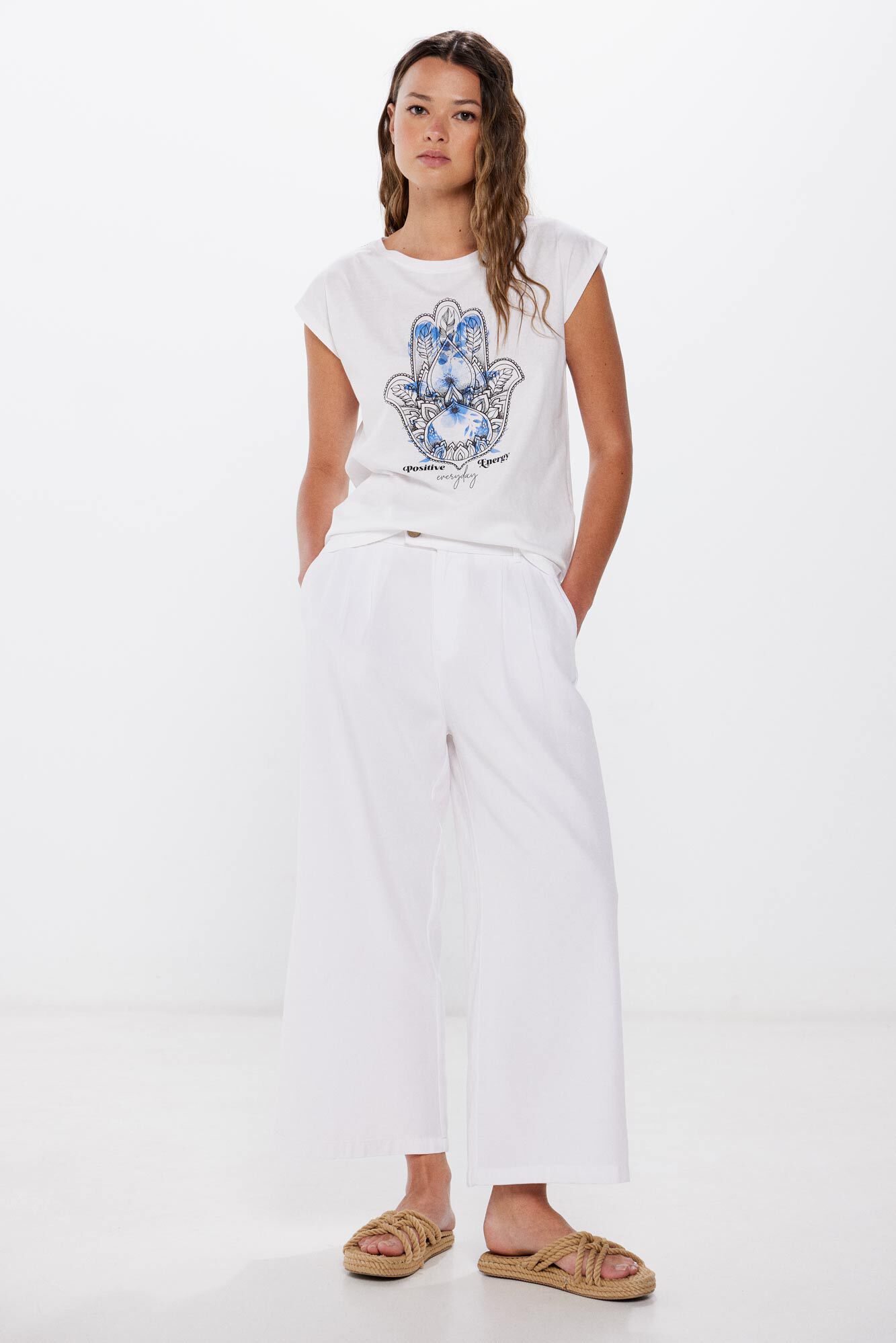 Springfield Playera gr&aacute;fica mano f&aacute;tima natural