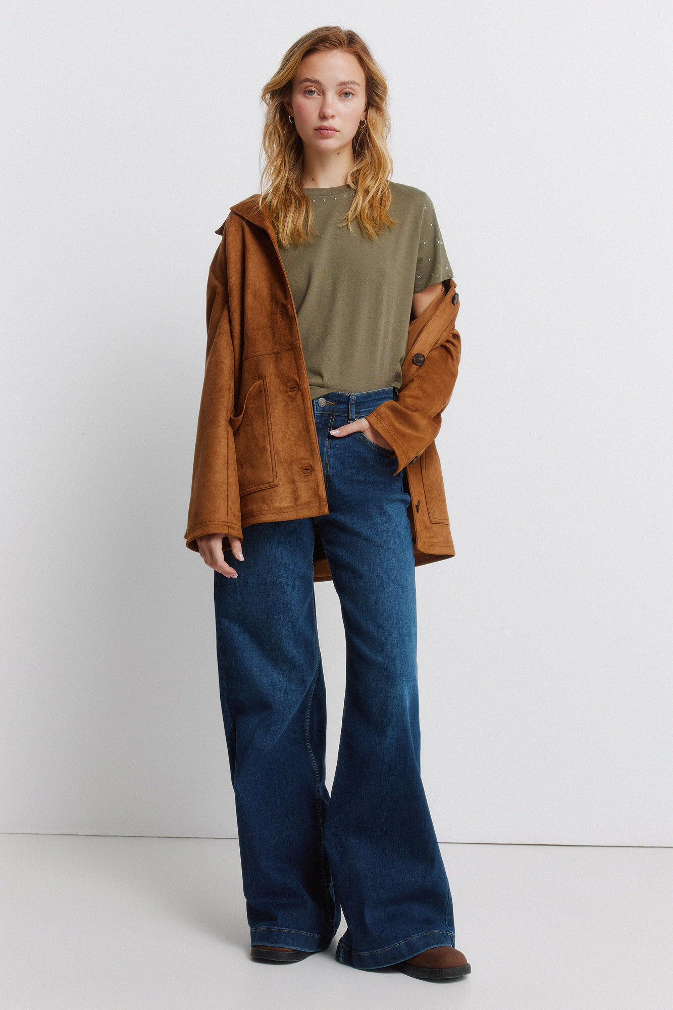 Springfield Playera manga corta con tachas caf&eacute;