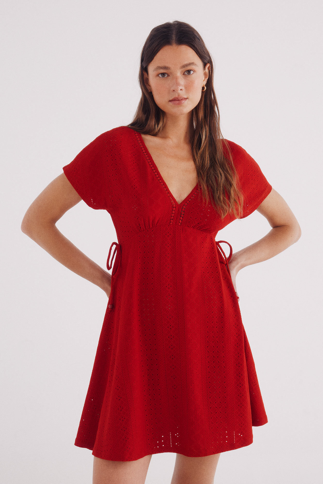 Springfield Vestido corto bordado suizo lazos cintura rojo