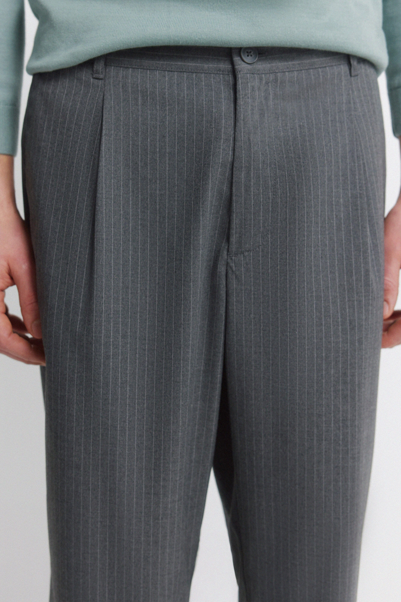 Springfield Pantal&oacute;n recto de rayas corte relajado gris
