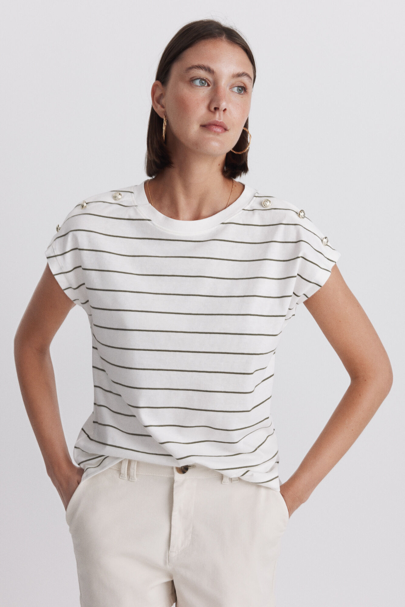 Springfield Playera con botones dorados blanco