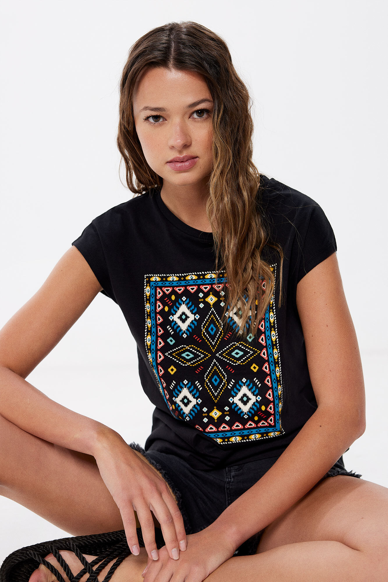 Springfield Playera gr&aacute;fica escote espalda amarillo