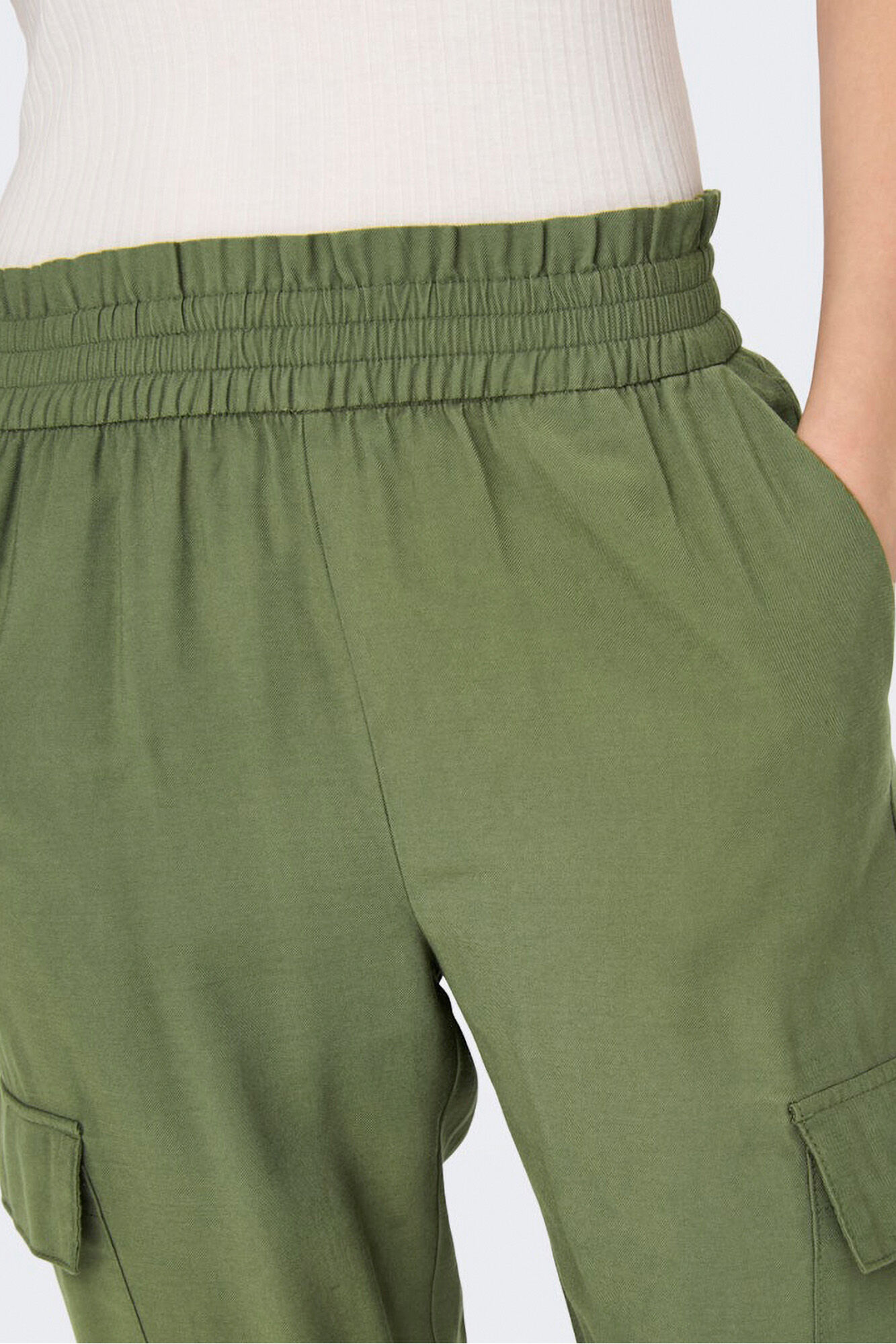 Only Pantal&oacute;n cargo fluido verde