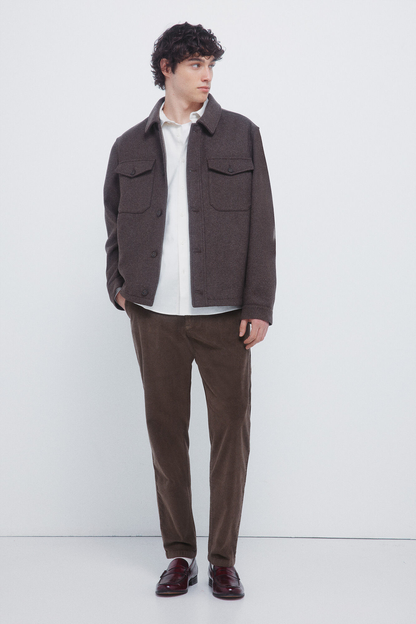 Springfield Pana chinos de pana lavada, c&oacute;modos y de corte entallado