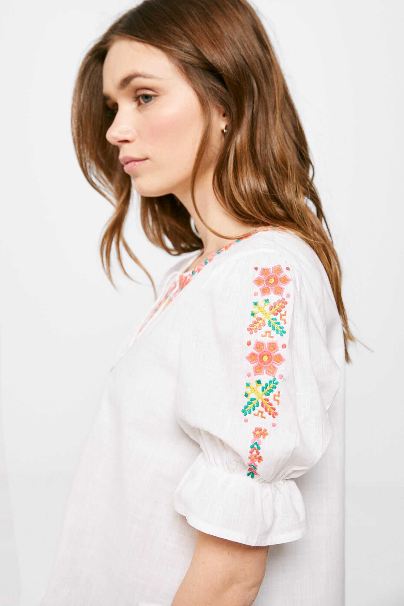 Springfield Blusa Bordados Escote amarillo