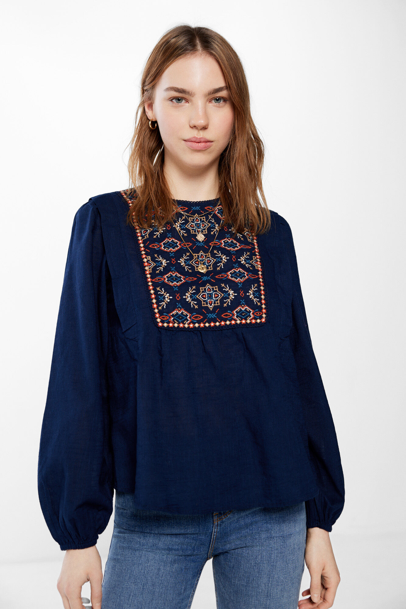 Blusa azul bordada store