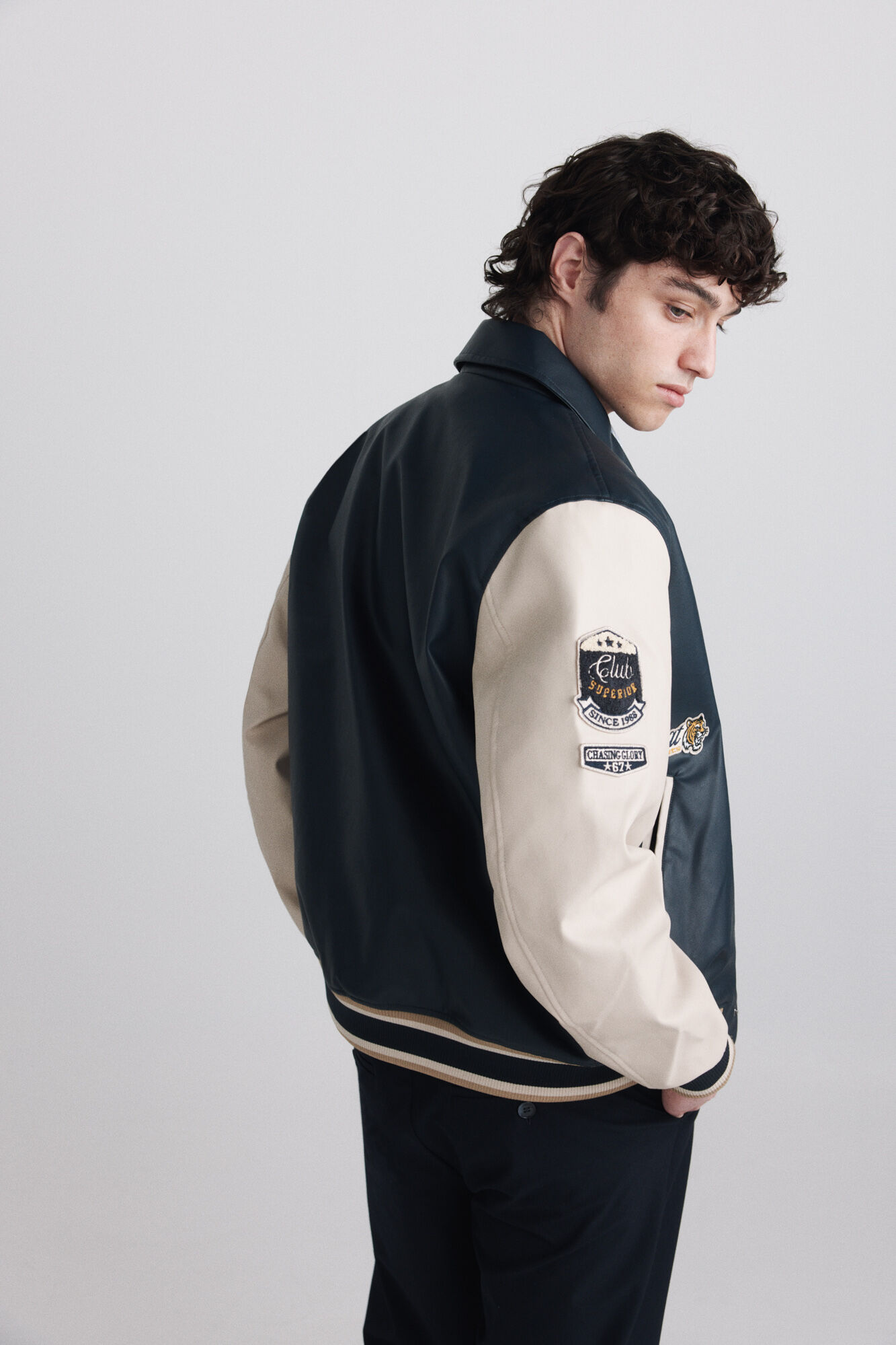 Springfield Chamarra bomber efecto piel varsity azul