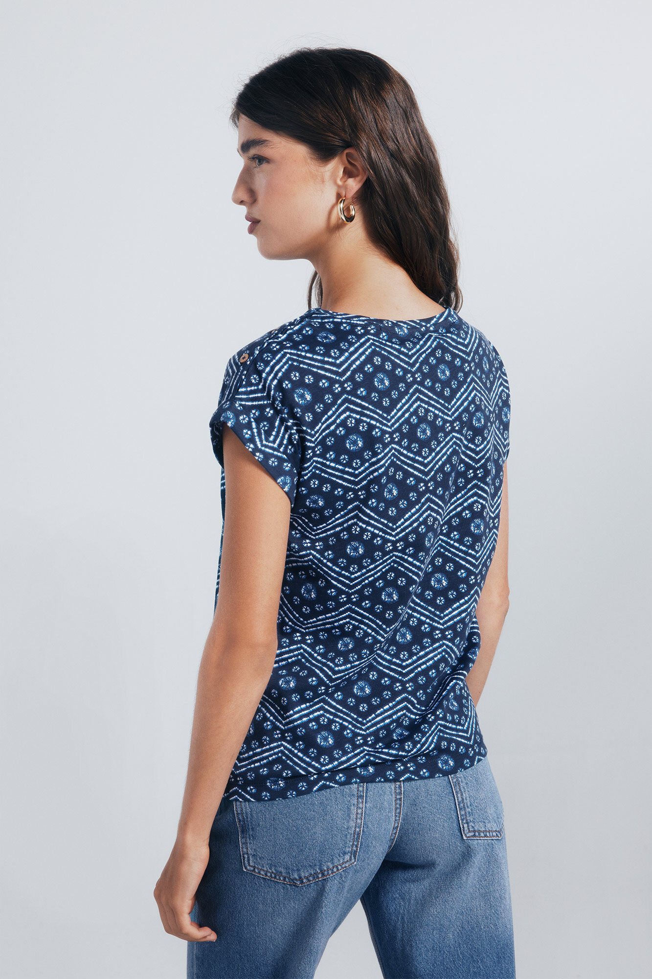 Springfield Playera botones hombro estampada marino