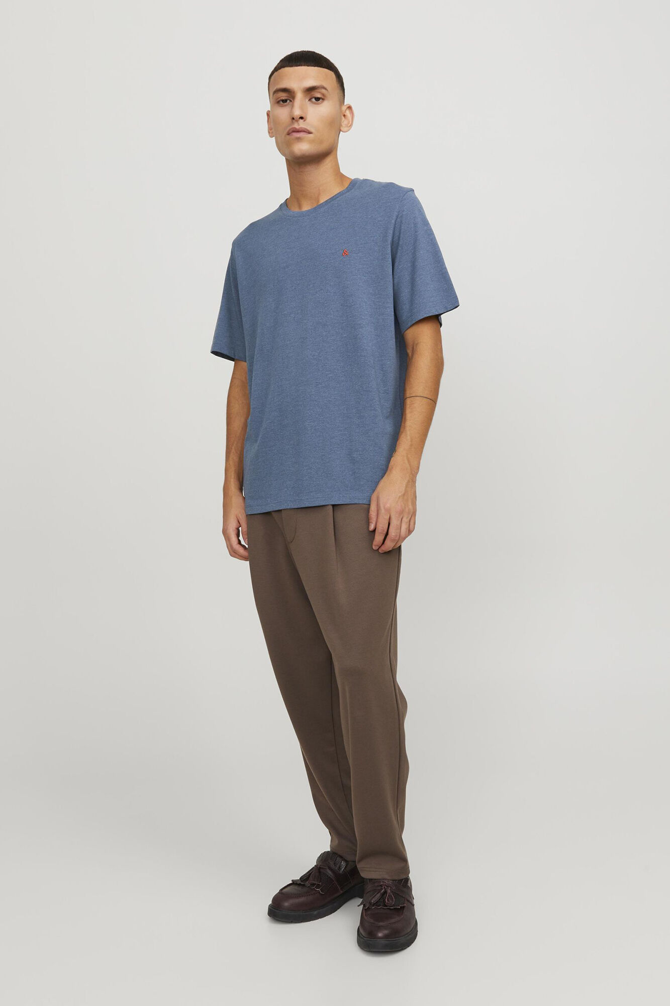 Jack & Jones Playera lisa est&aacute;ndar fit azul tinta