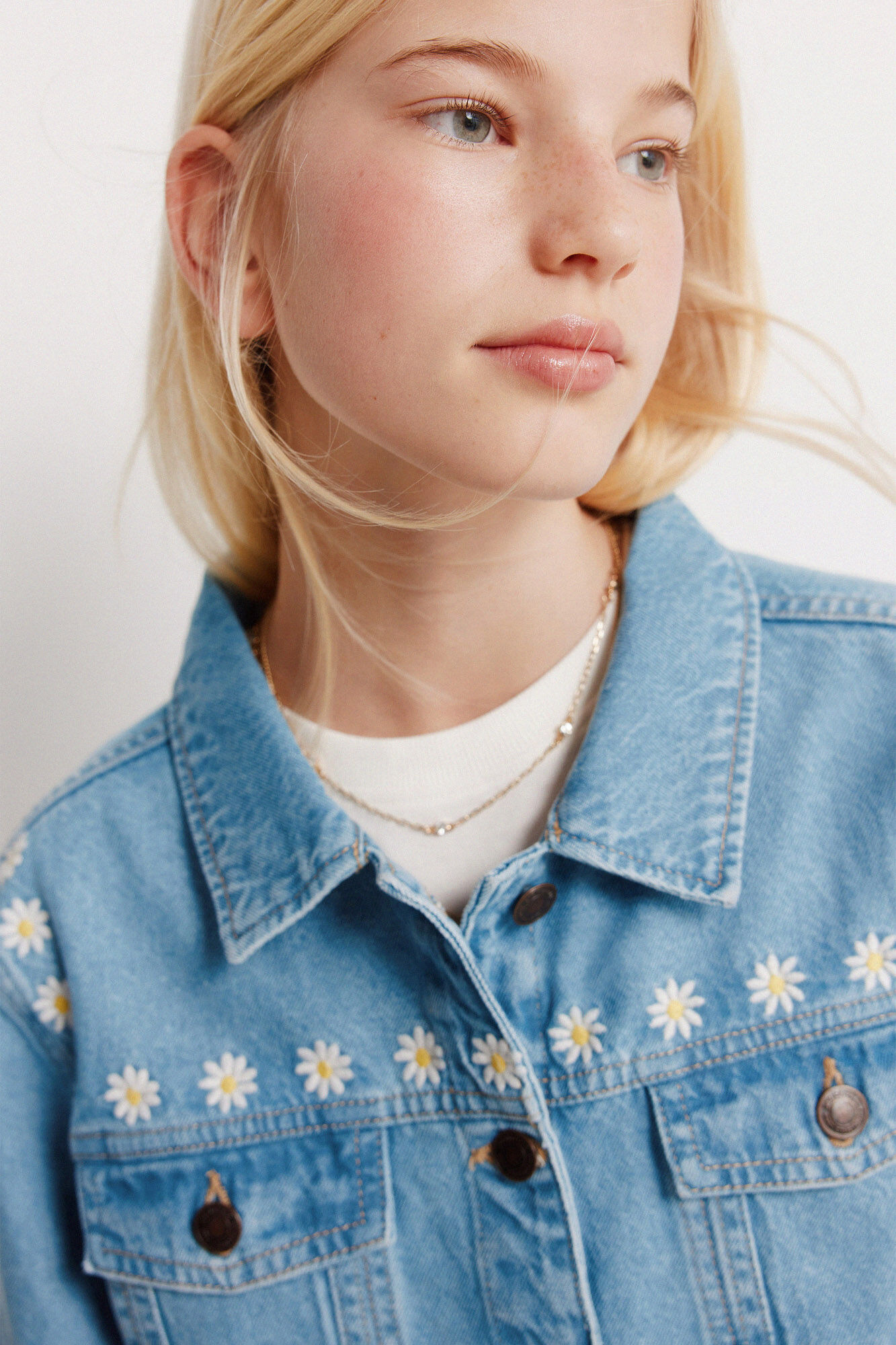 Springfield Kids Chamarra trucker para ni&ntilde;a de mezclilla con margaritas