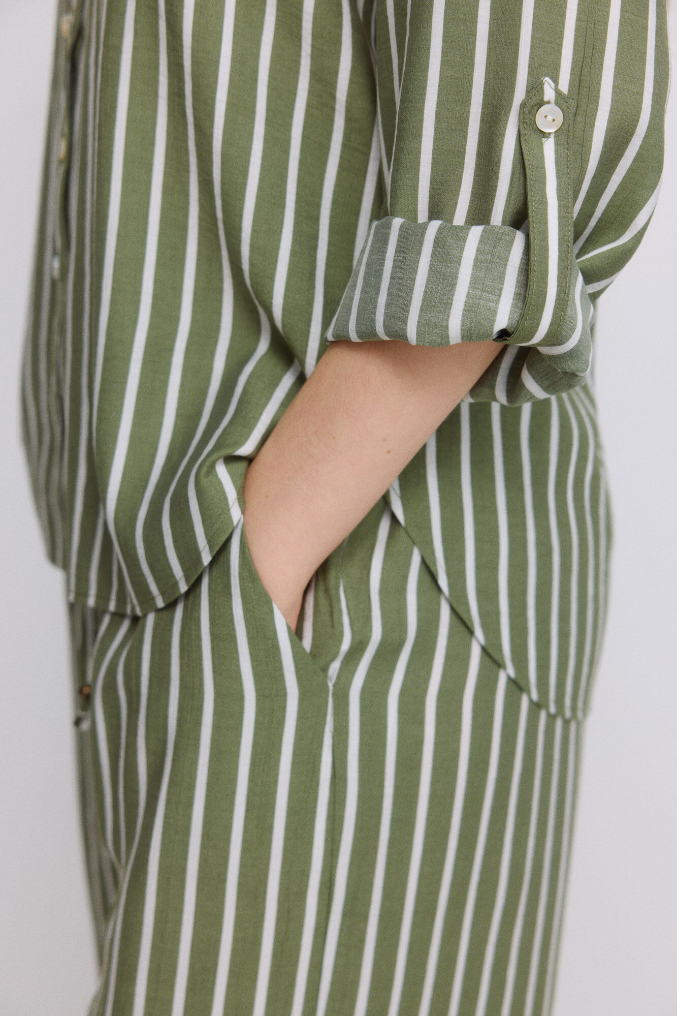 Springfield Blusa escote en V kaki