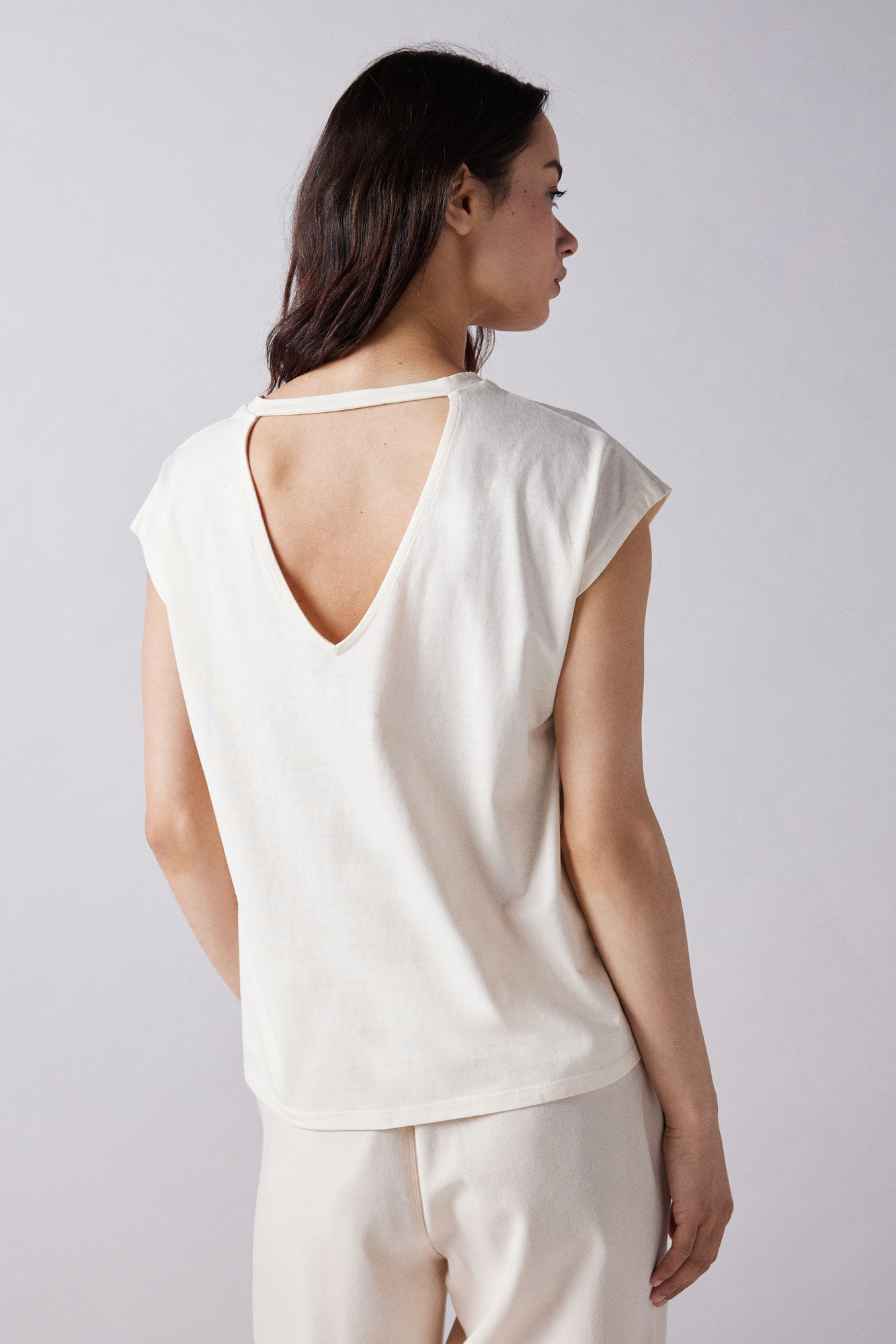 Springfield Playera gr&aacute;fica escote espalda beige