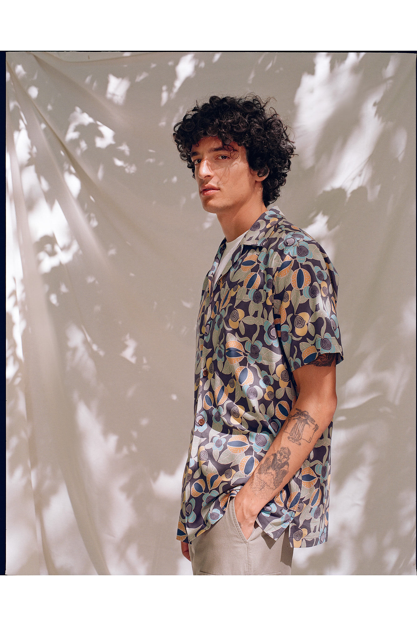 Camisa de manga corta estampado Roots Studio Camisas de hombre Springfield MX