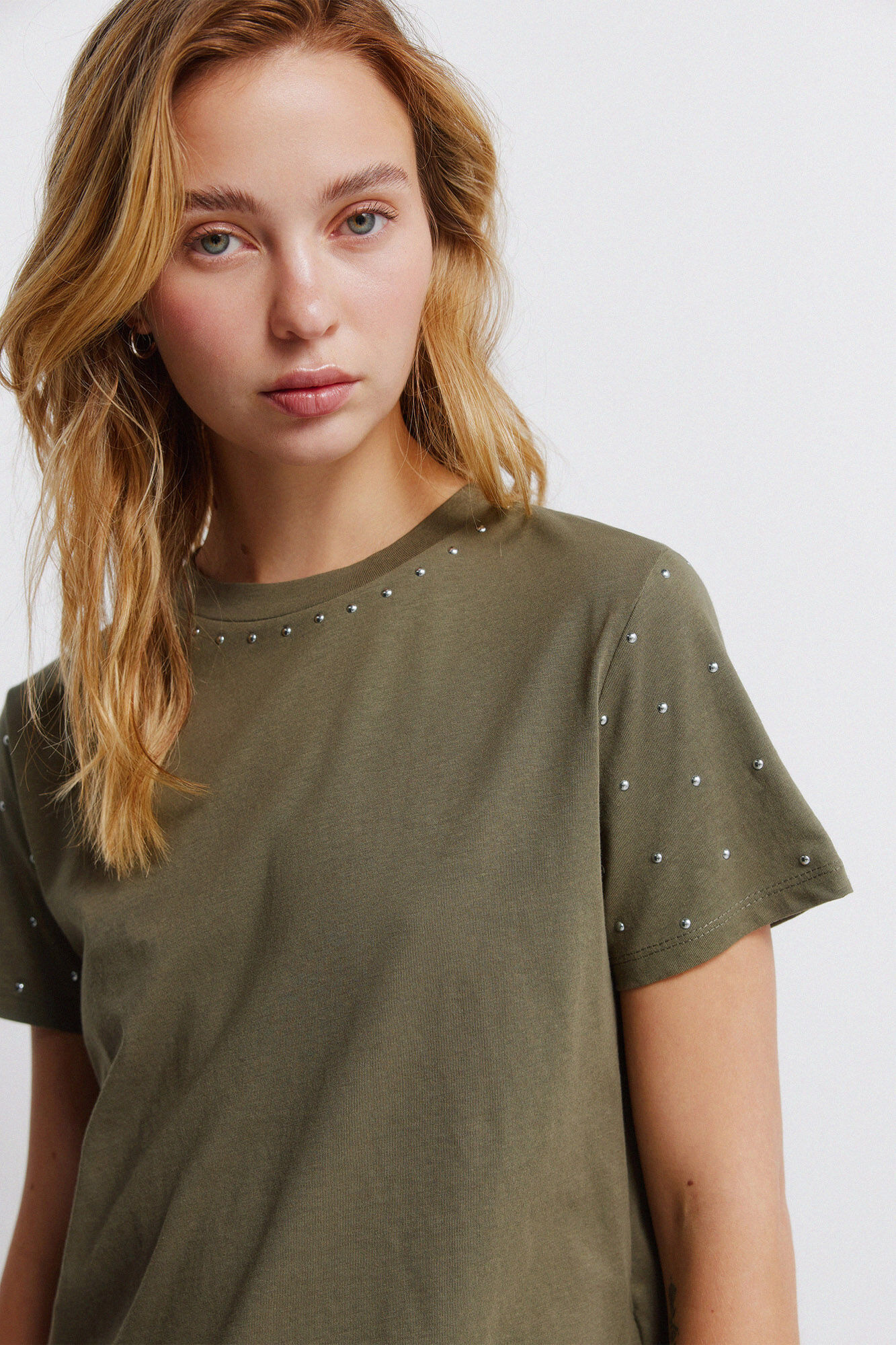 Springfield Playera manga corta con tachas