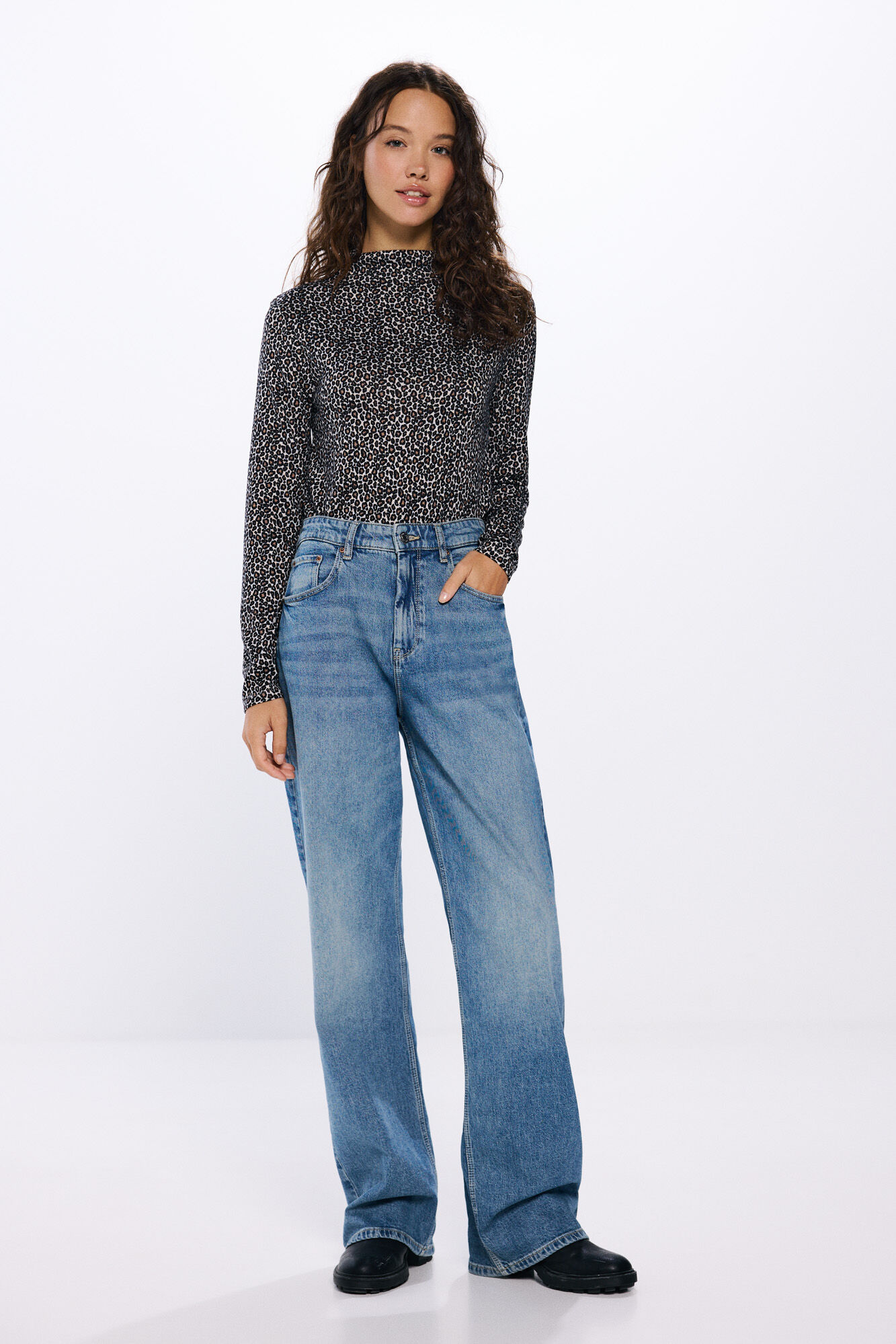 Springfield Playera cuello perkins tacto suave caf&eacute;