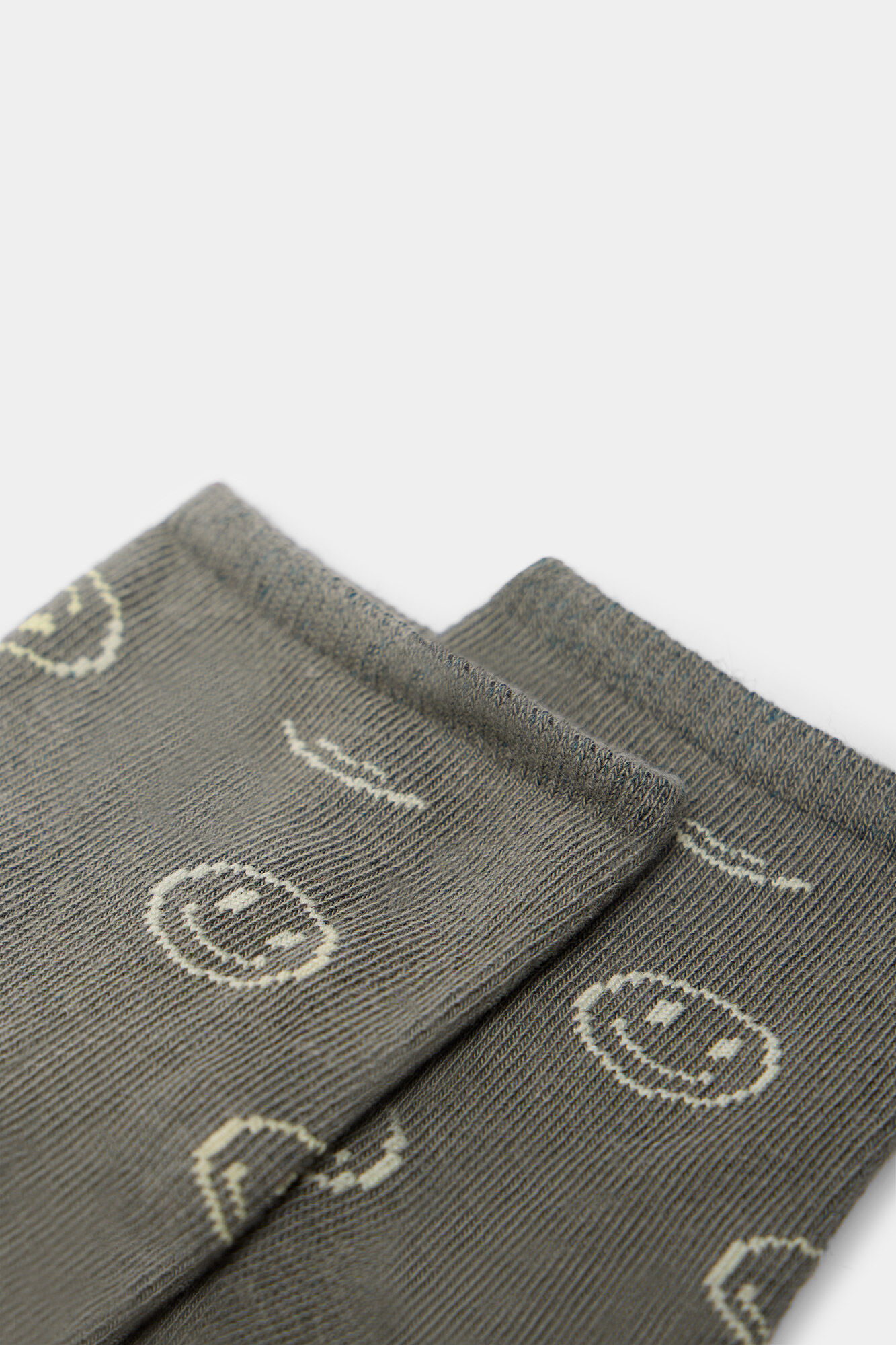 Springfield Calcet&iacute;n corto caritas marfil