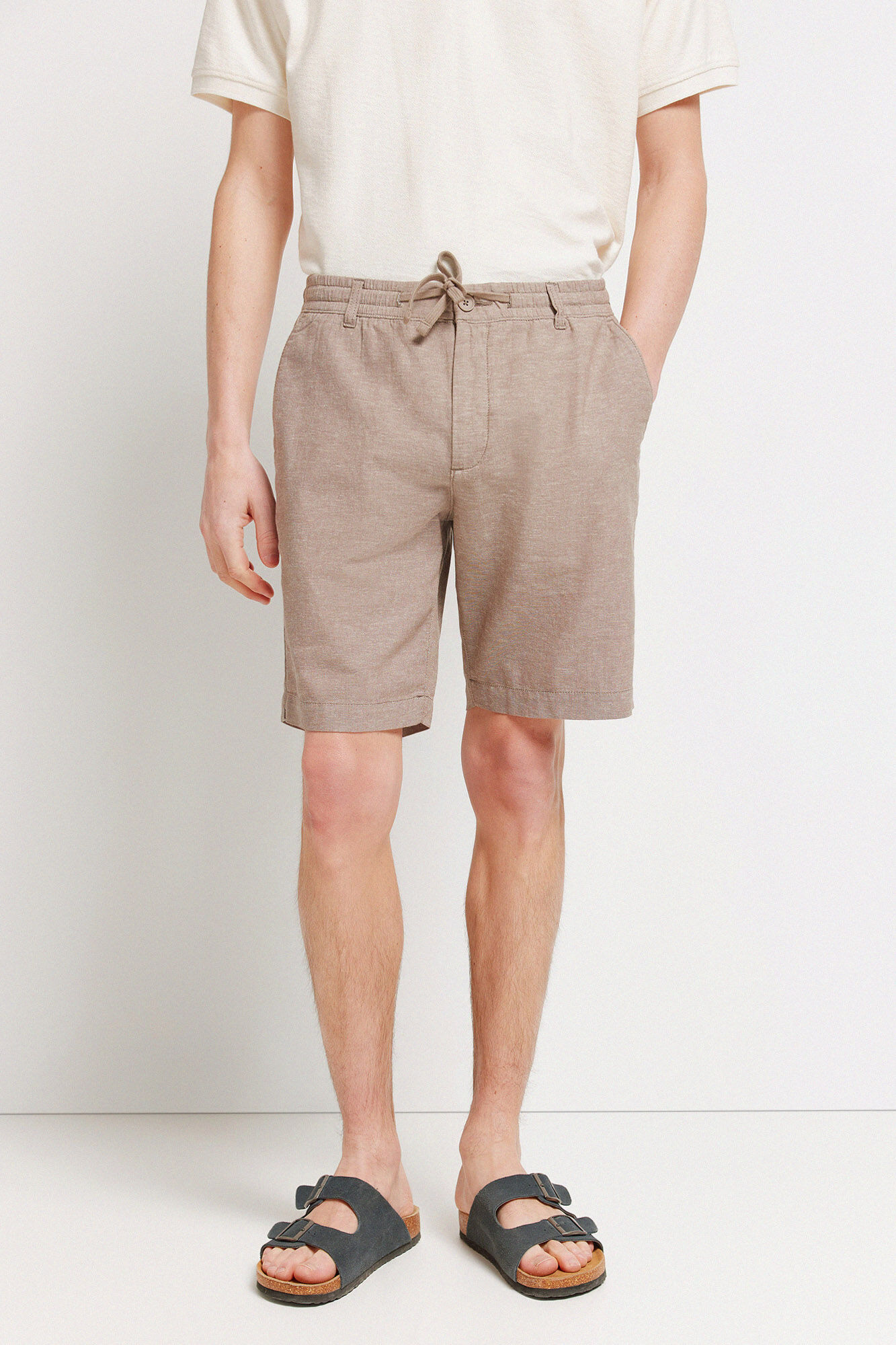 Springfield Bermudas slim fit c&oacute;modas de lino caf&eacute;