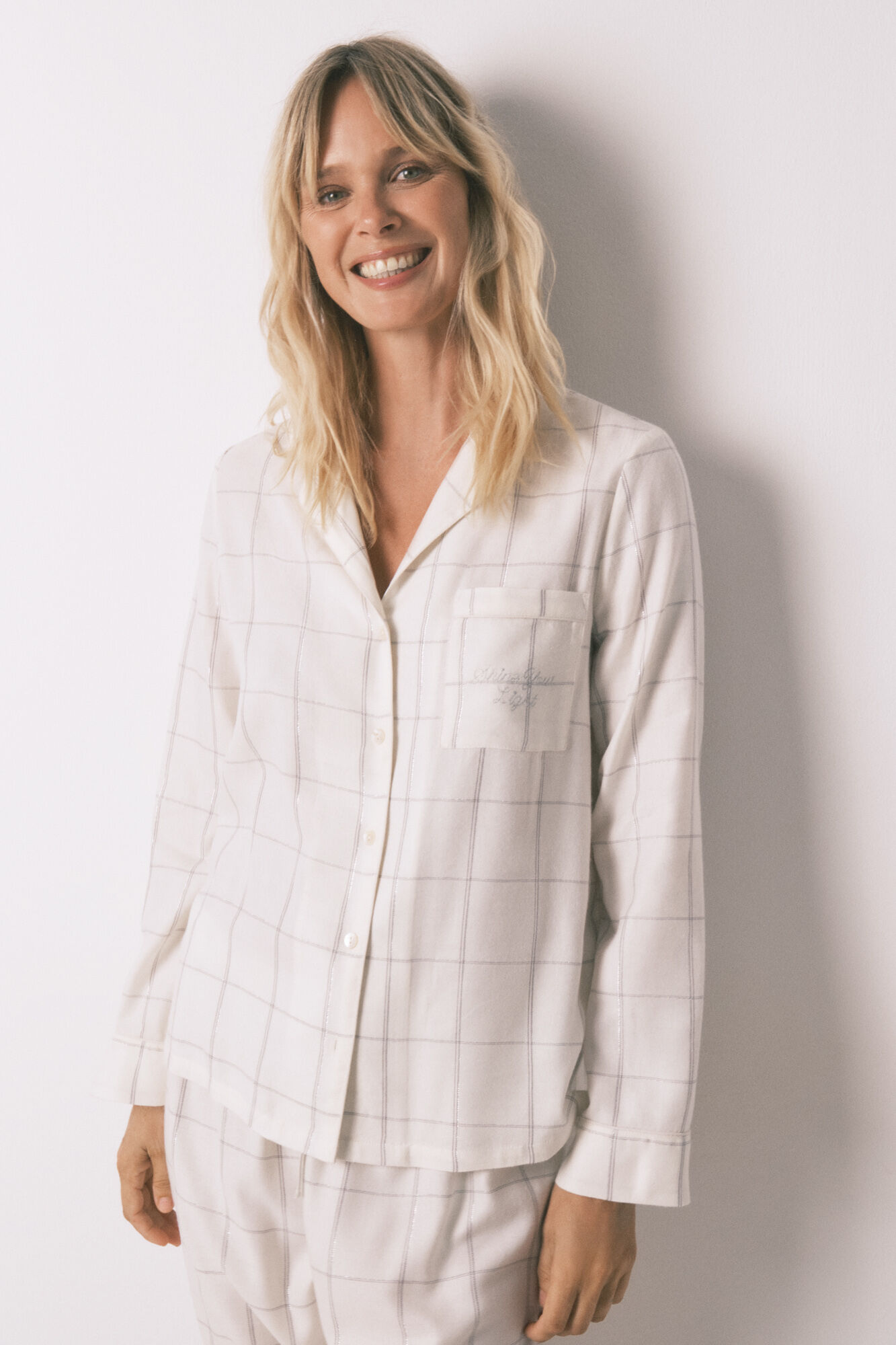 Women'secret Pijama camisera de franela de algod&oacute;n blanco con estampado de cuadros