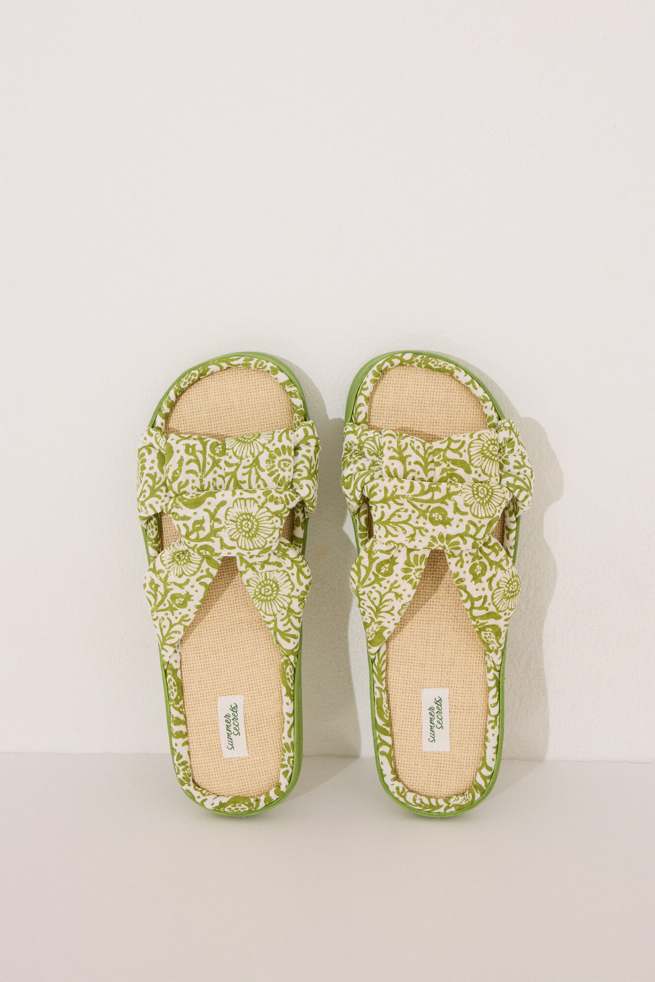 Women'secret Pantuflas para casa con parte superior anudada de rafia verde verde