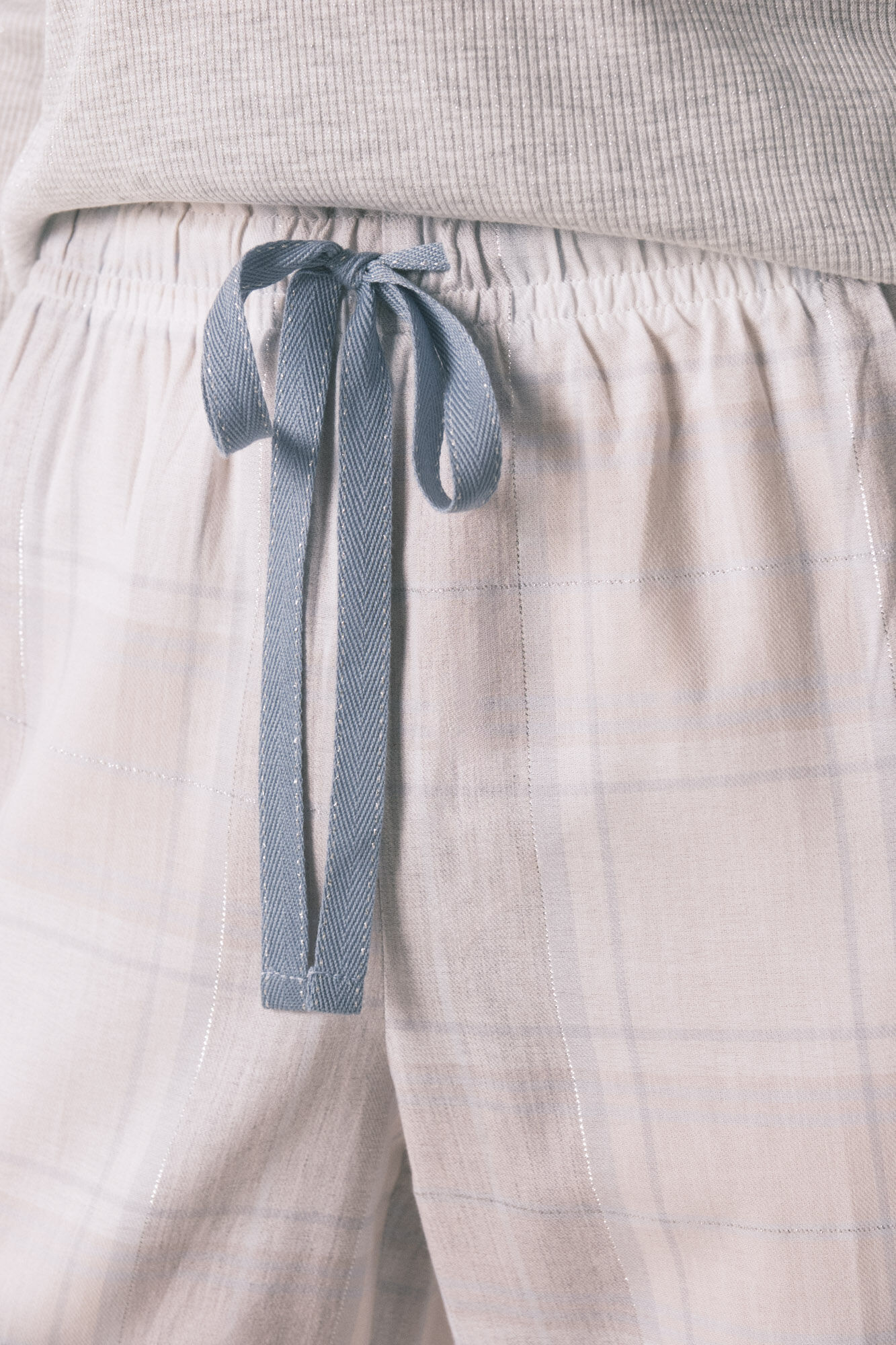 Women'secret Pijama larga cuadros con efecto brillante gris gris