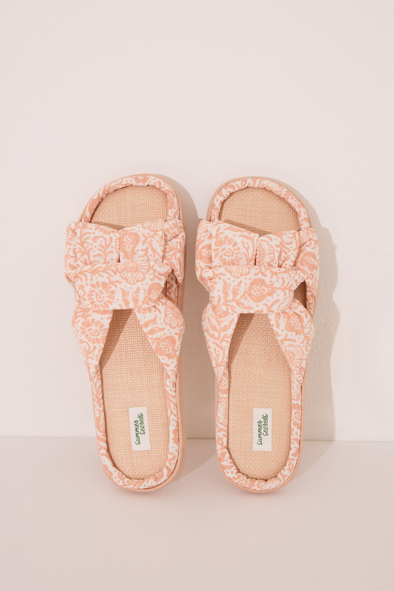 Women'secret Pantuflas para casa con parte superior anudada de rafia color naranja melocot&oacute;n naranja