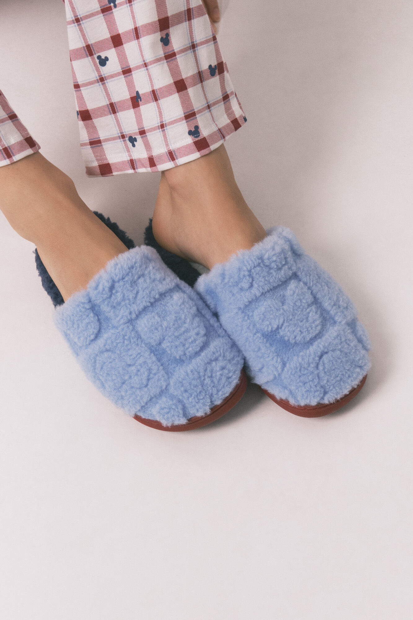 Women'secret Pantuflas para casa de ducha con estampado de Mickey azul