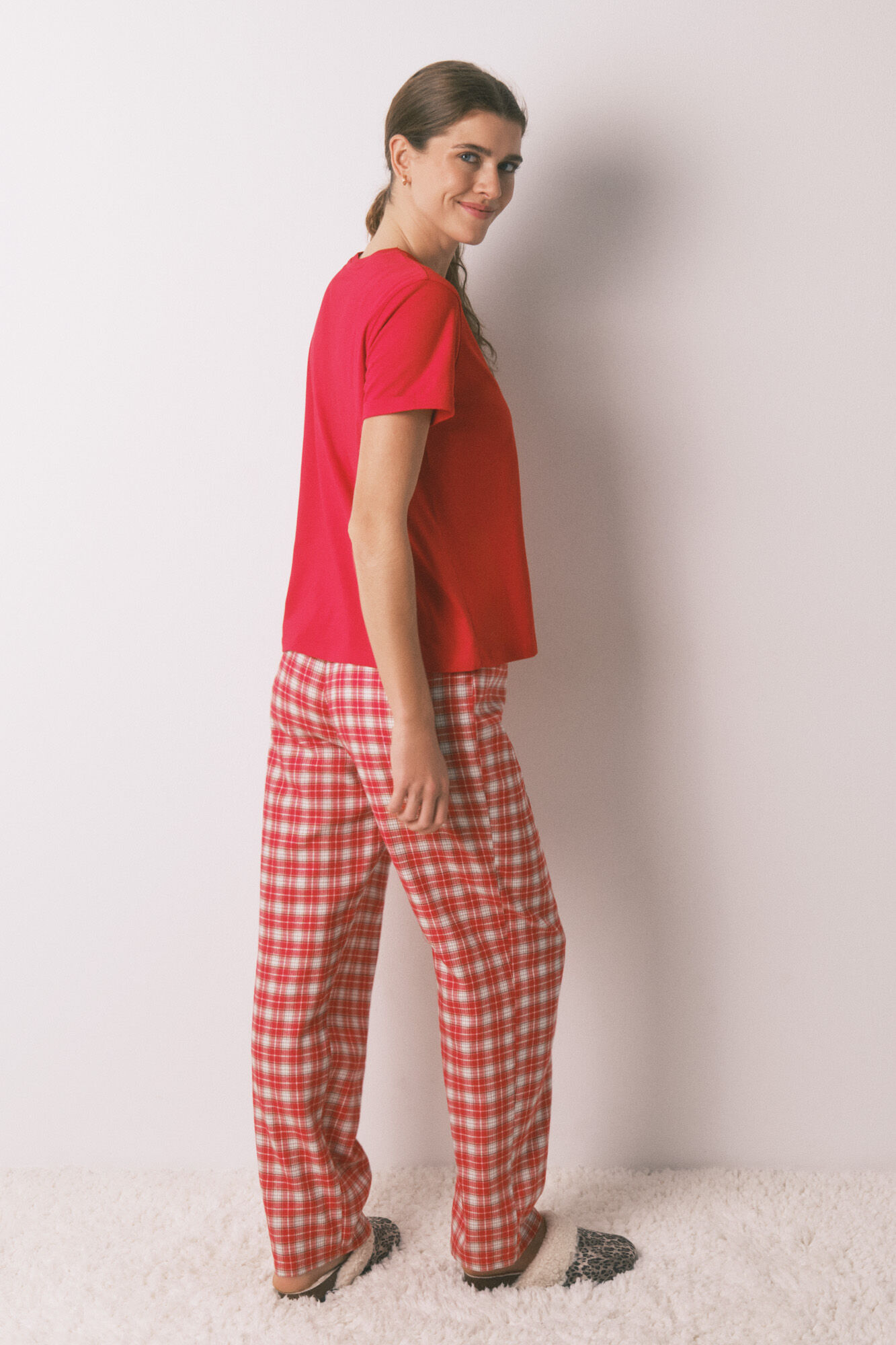 Women'secret Pijama larga 100% algod&oacute;n con estampado de cuadros de Snoopy rojo