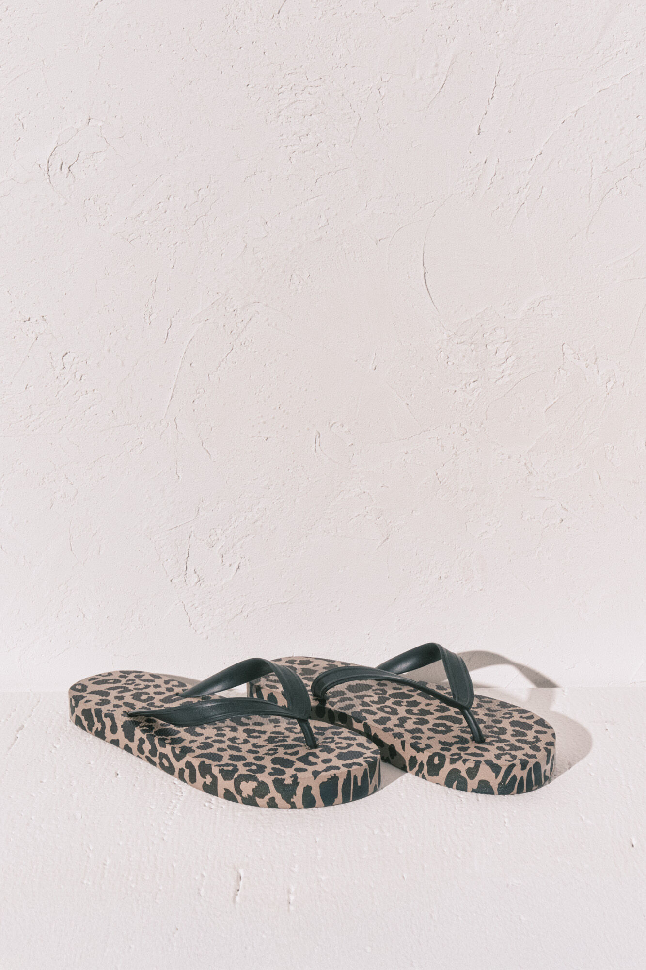 Women'secret Chanclas anchas animal print blanco