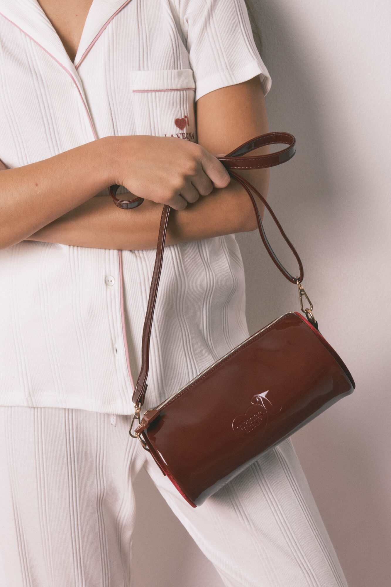 Women'secret Bolsa de hombro charol burdeos