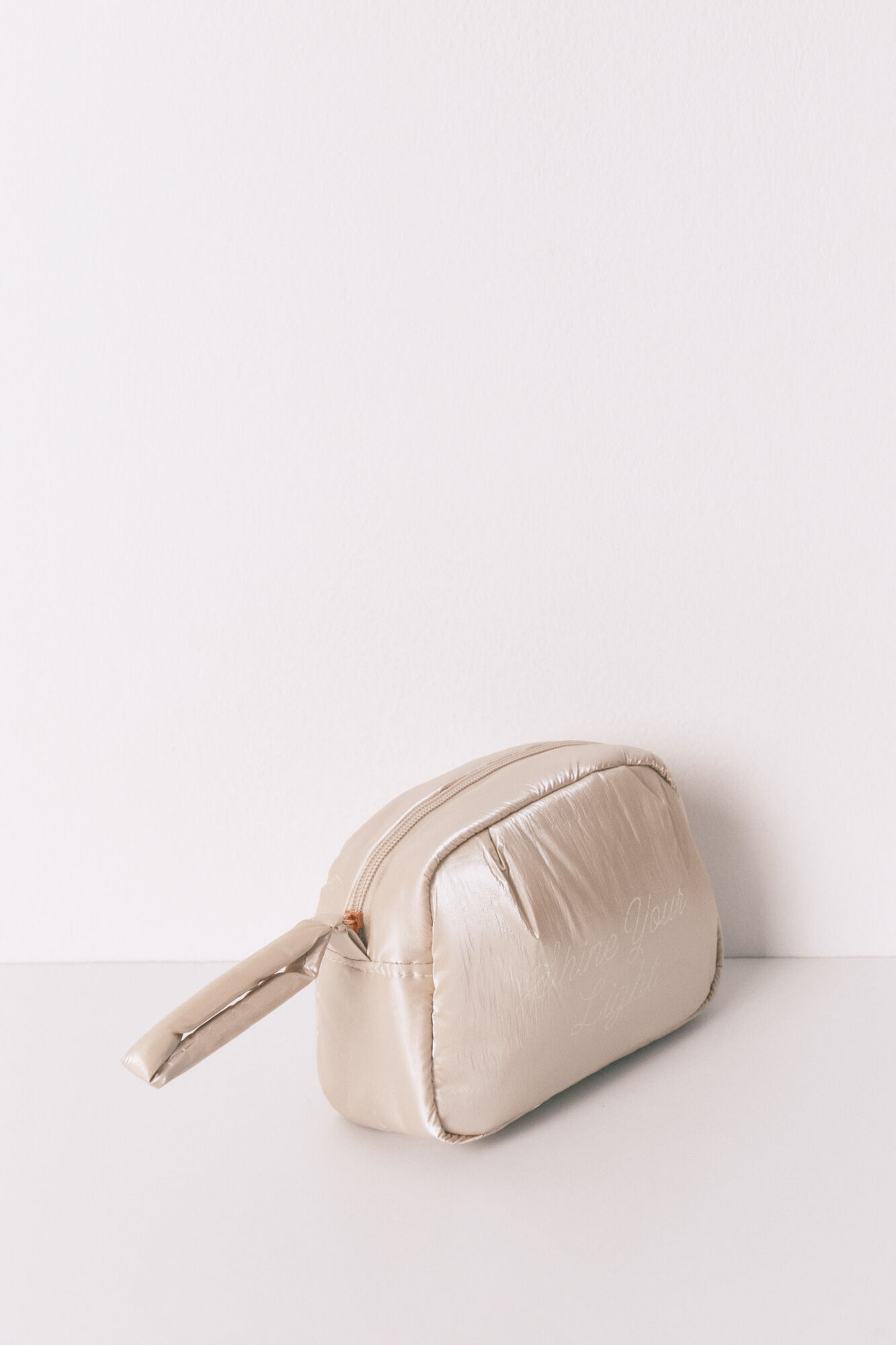 Women'secret Peque&ntilde;o neceser acolchado de color rosa satinado  marfil