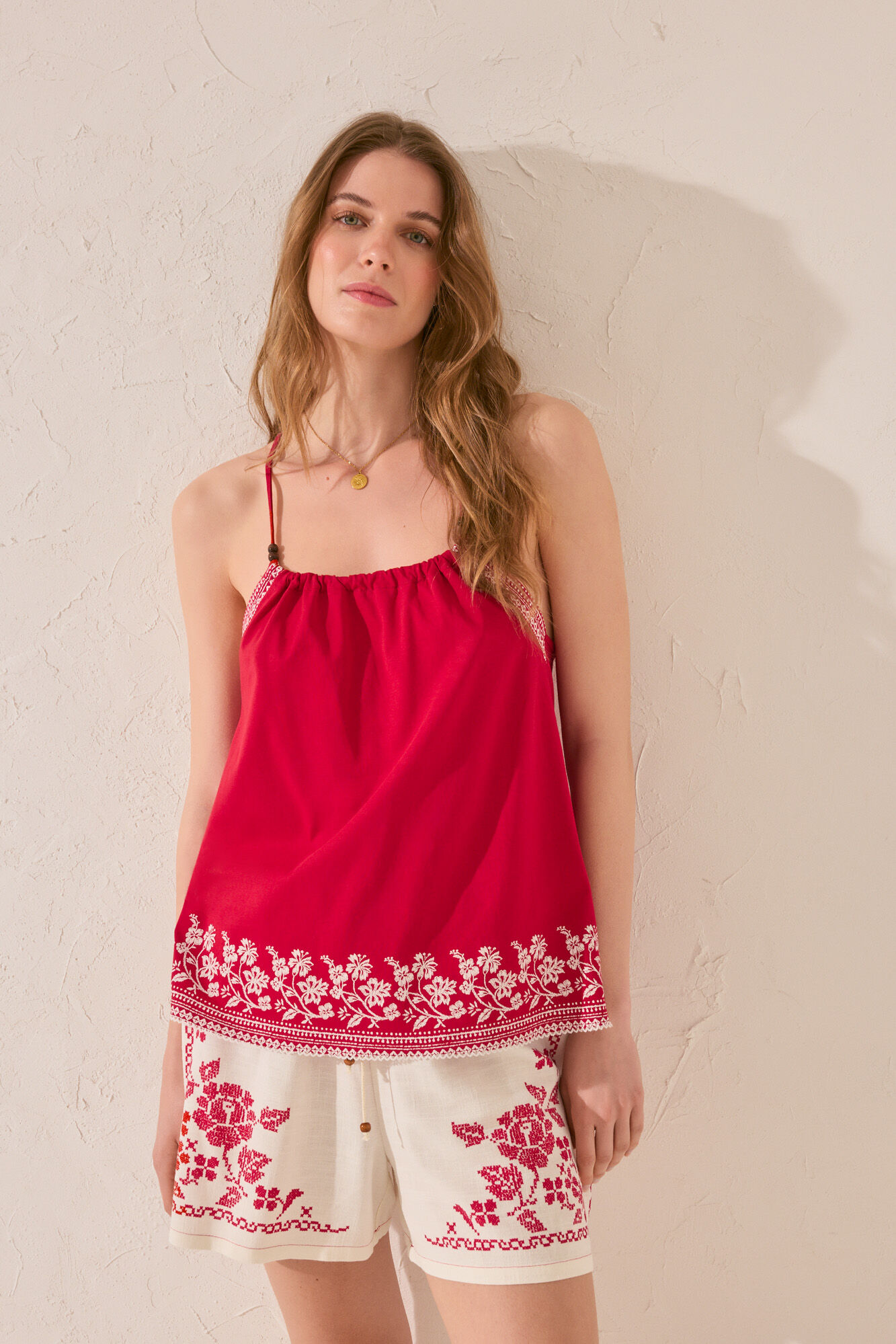 Women'secret Playera de tirantes bordado en rojo 100 % algod&oacute;n