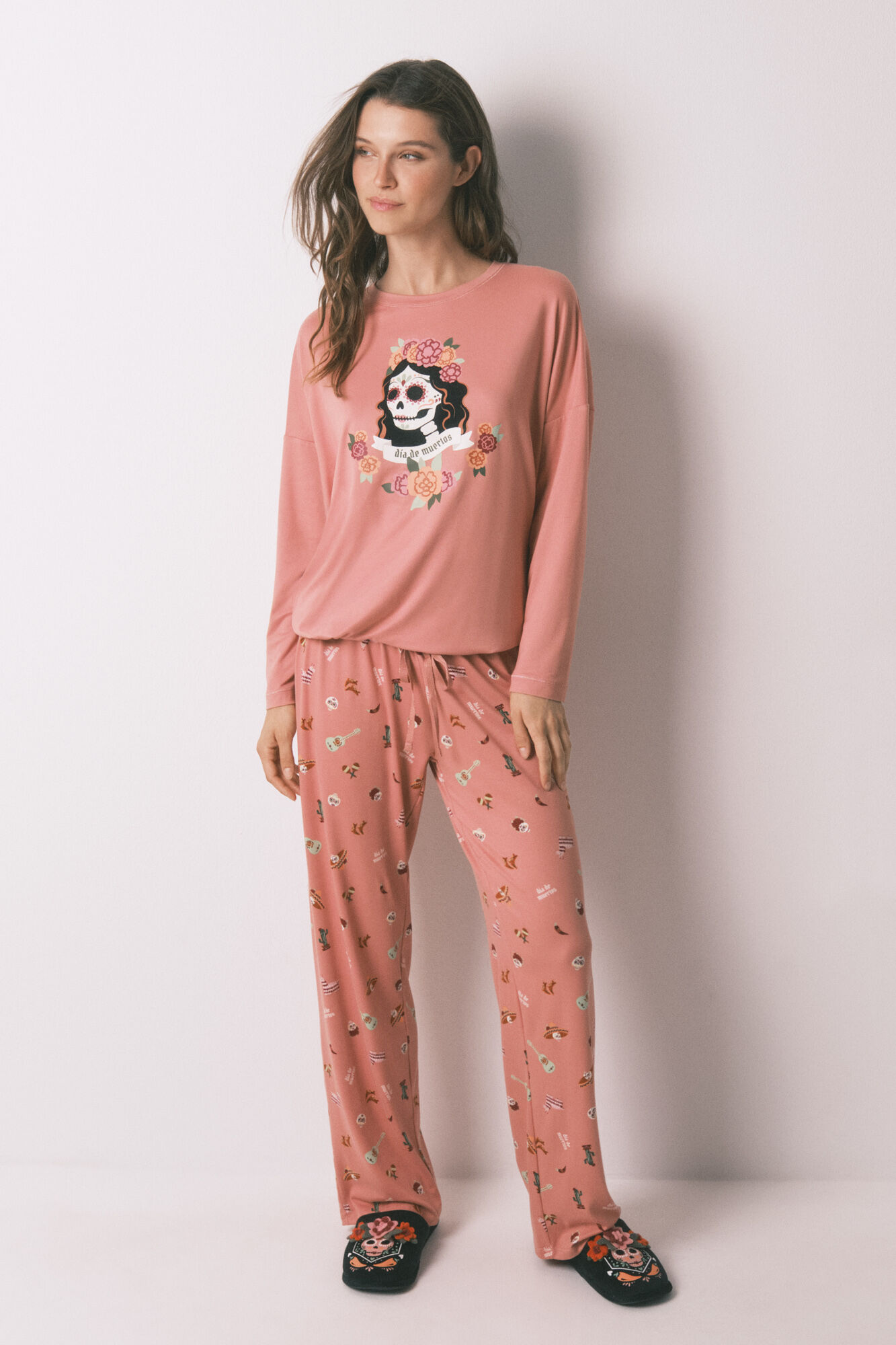 Women'secret Pijama larga forro polar rosa "La Catrina"