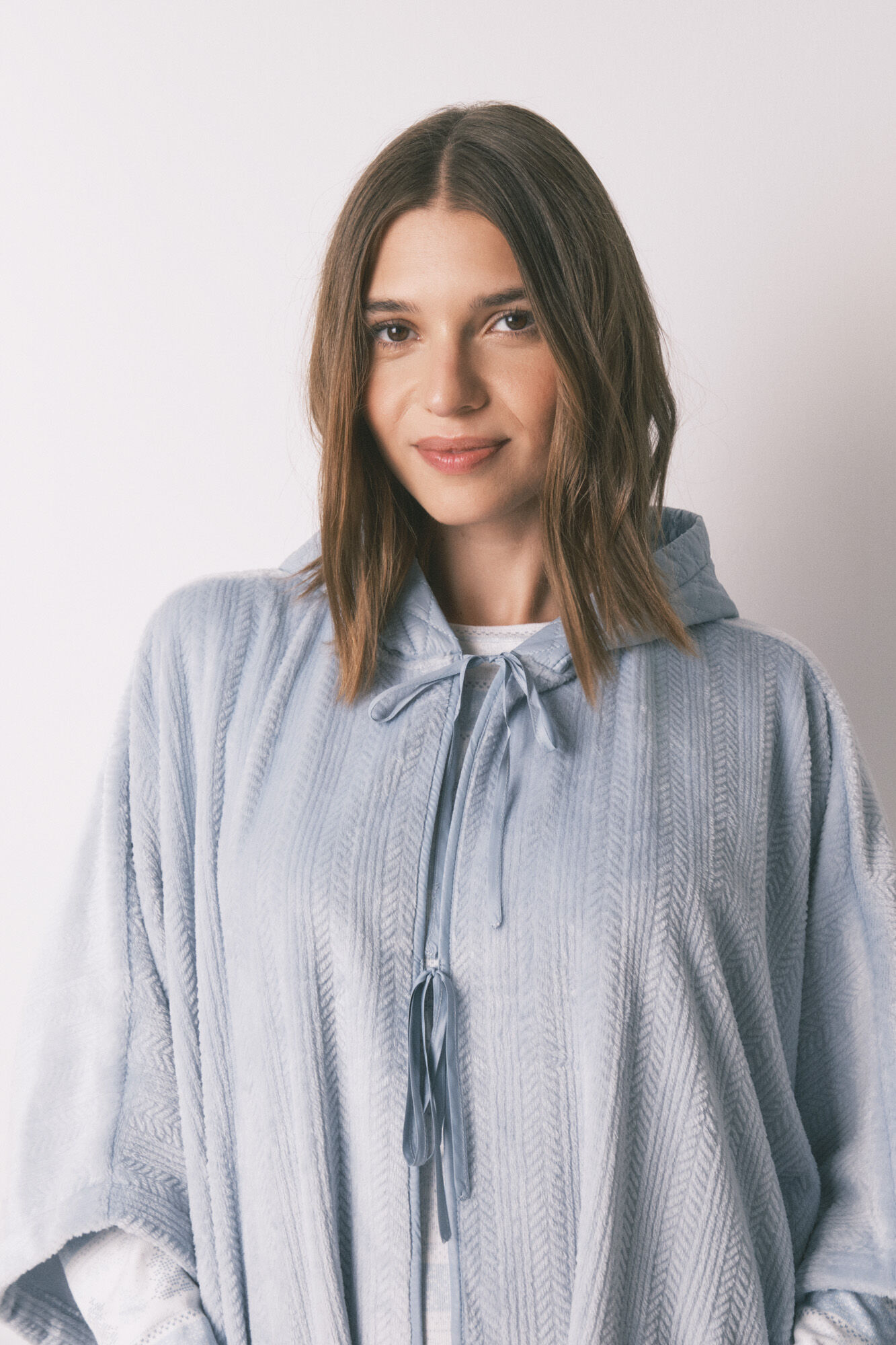 Women'secret Poncho short de forro polar azul en relieve azul