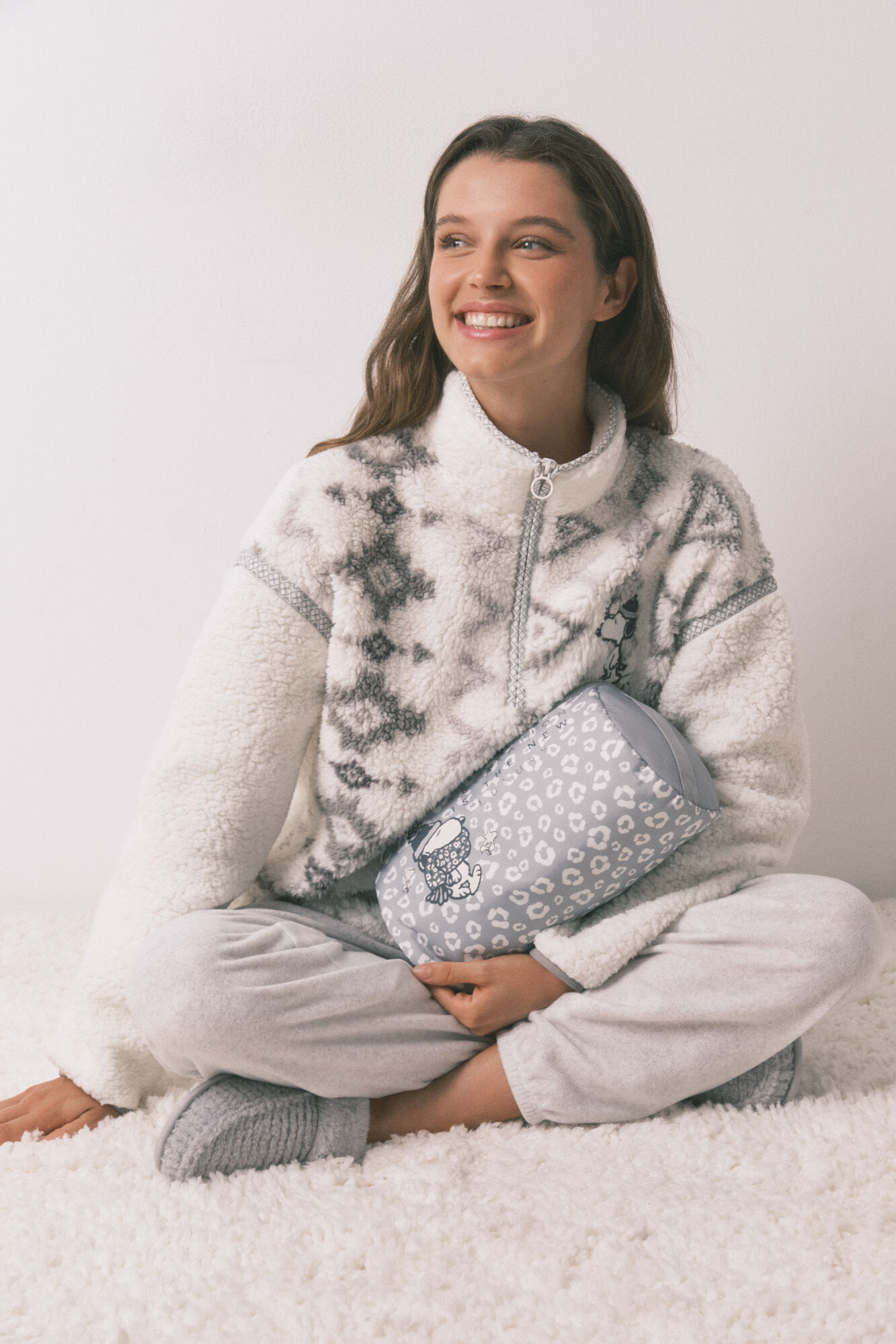 Women'secret Neceser con cierre y estampado animal de Snoopy gris