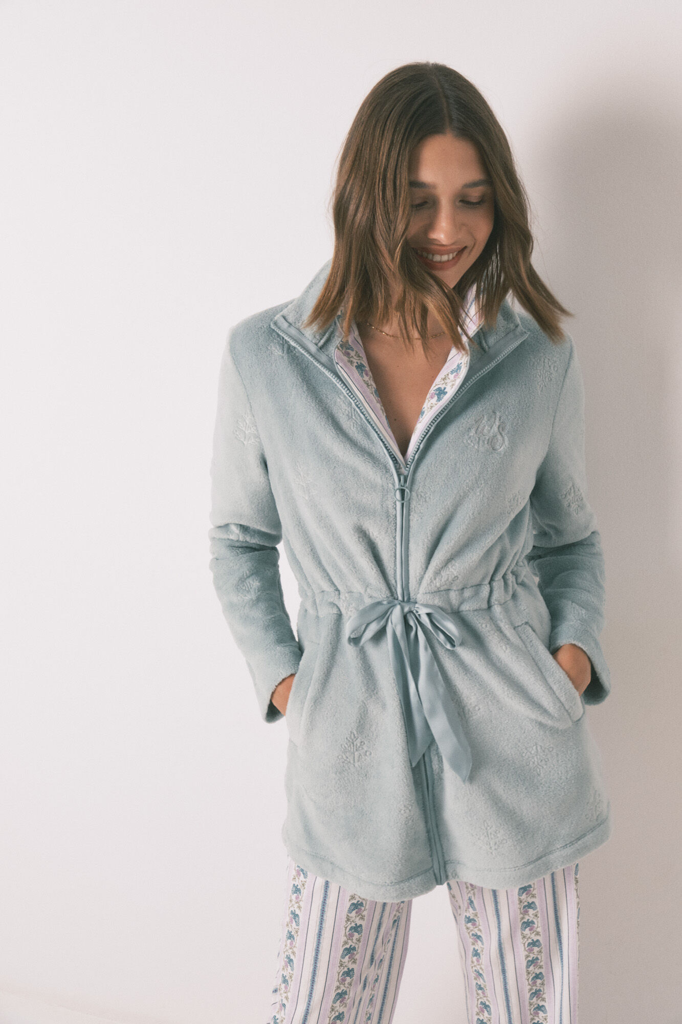 Women'secret Bata midi de polar con forro polar floral verde