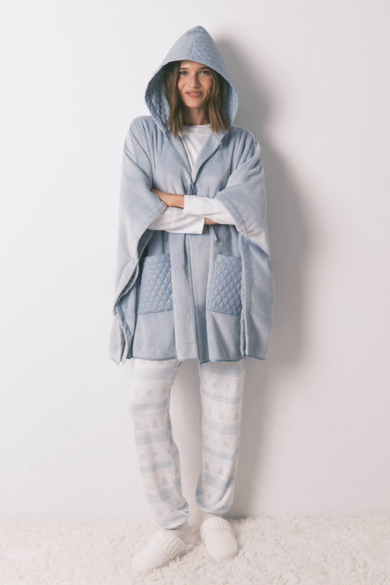 Women'secret Poncho short de forro polar azul en relieve azul